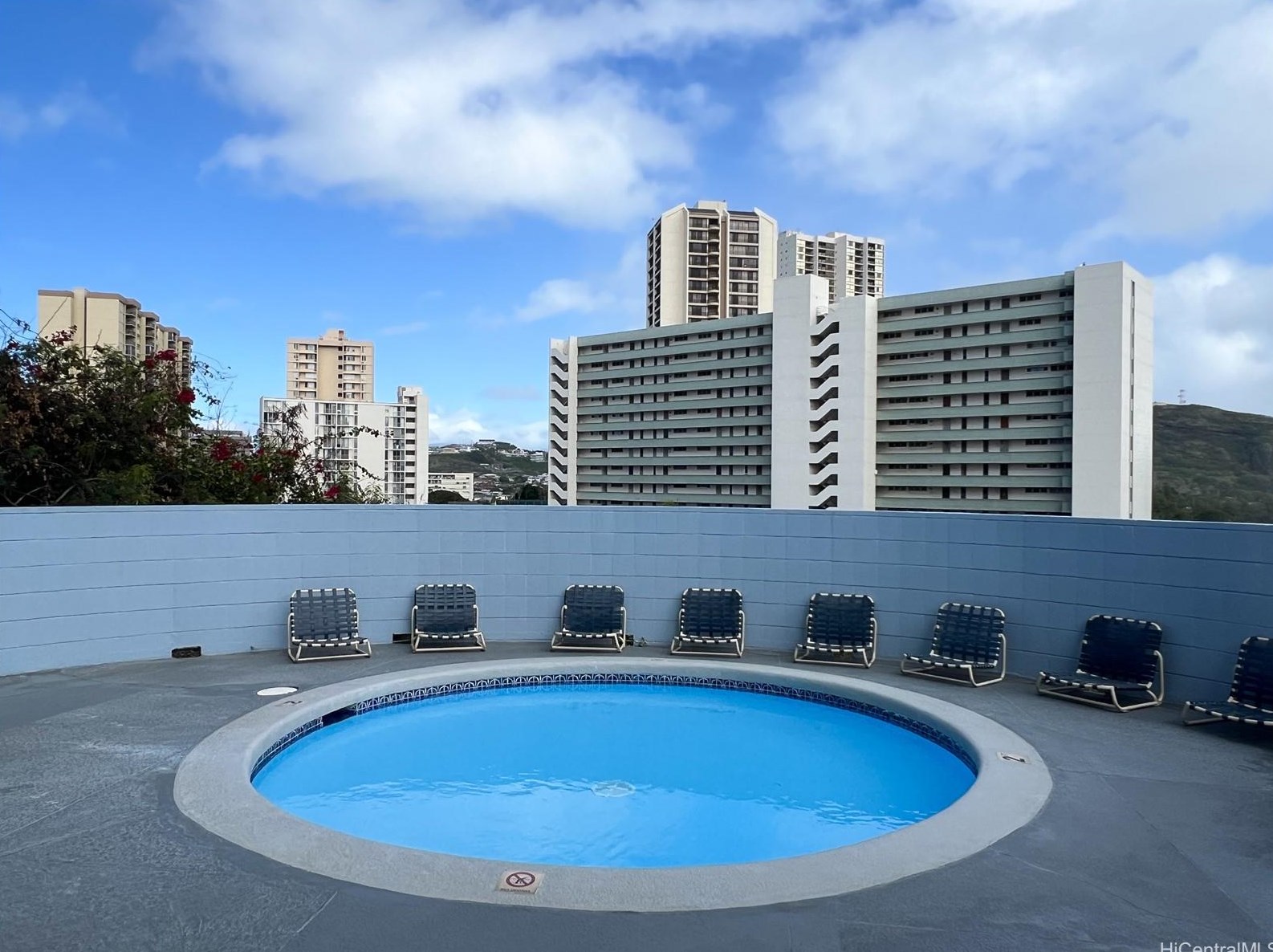 3045 Ala Napuaa Pl, Honolulu HI  96818-2792 exterior