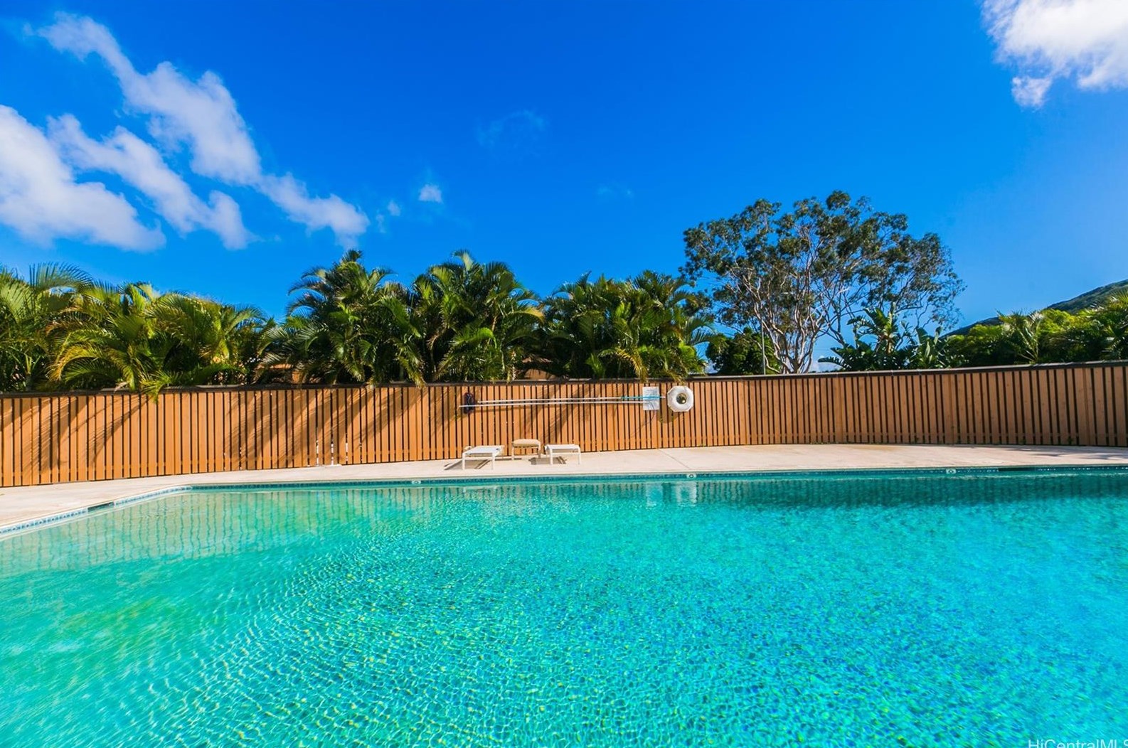 380 Haleloa Pl, Honolulu HI 96821-2213 exterior