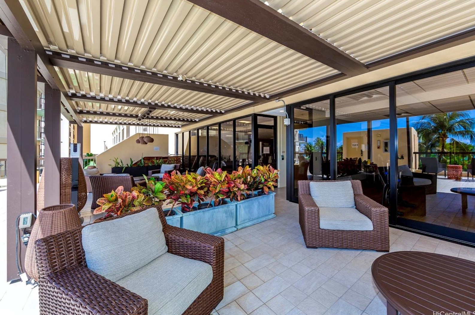 2470 Kalakaua Ave, Honolulu HI 96815-3265 exterior