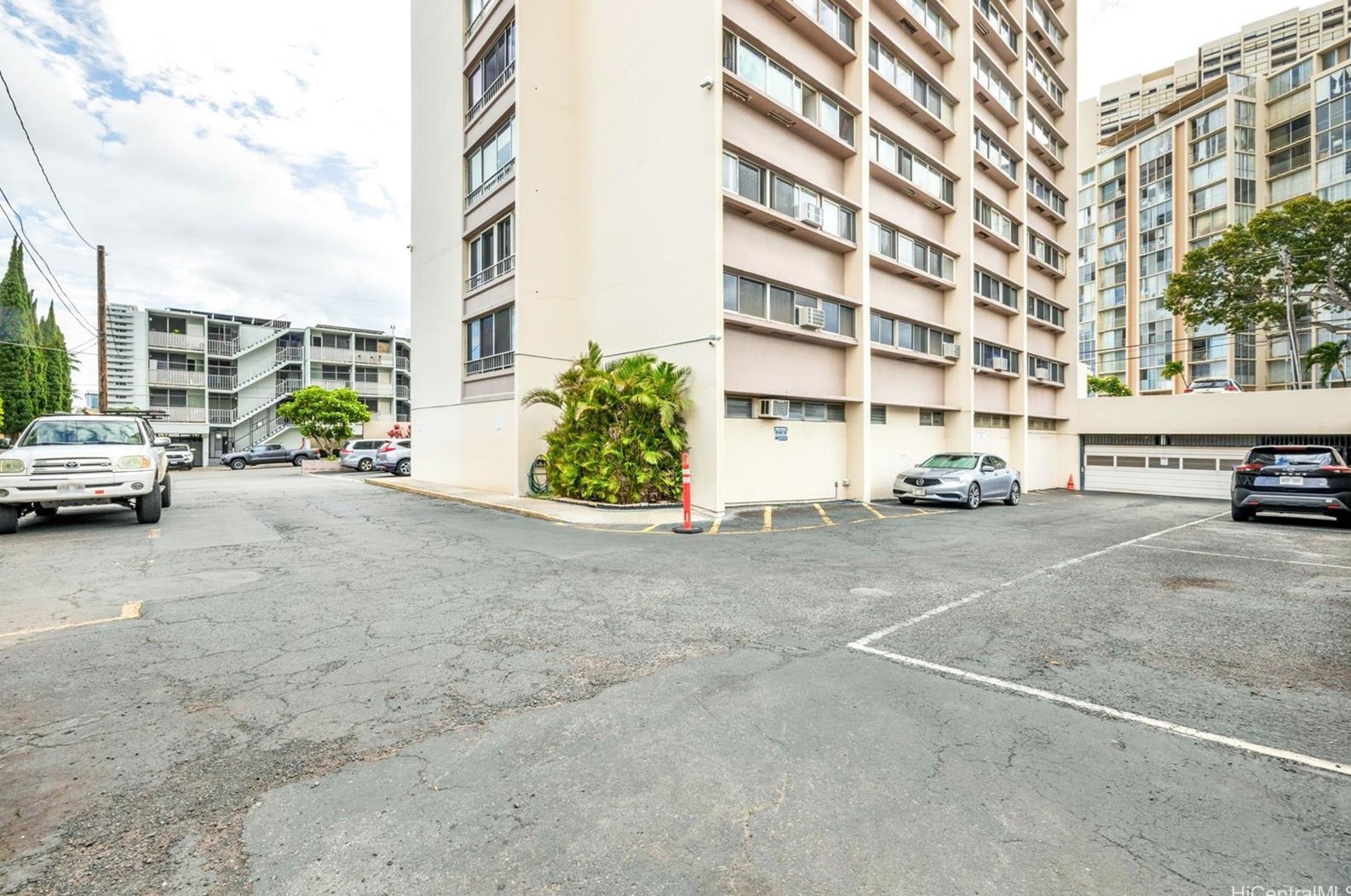 1310 Heulu St, Honolulu HI  96822-3022 exterior