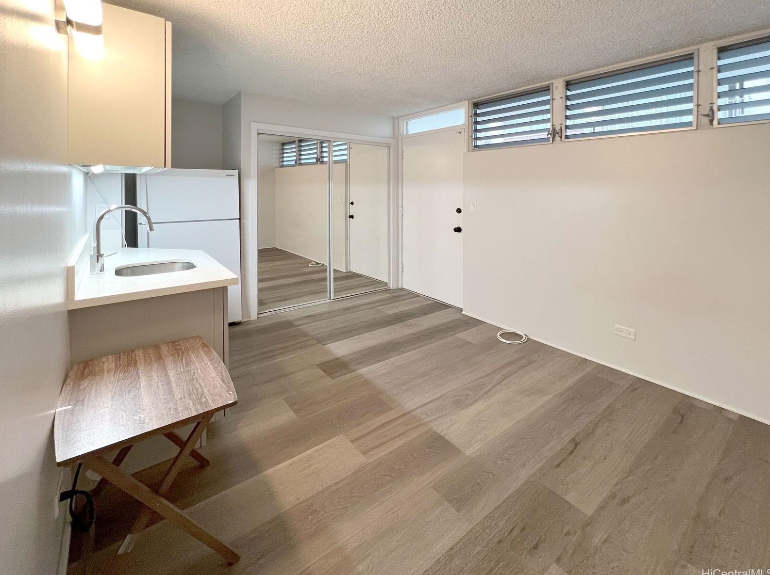 2421 Ala Wai Blvd, Honolulu HI  96815-3431 exterior