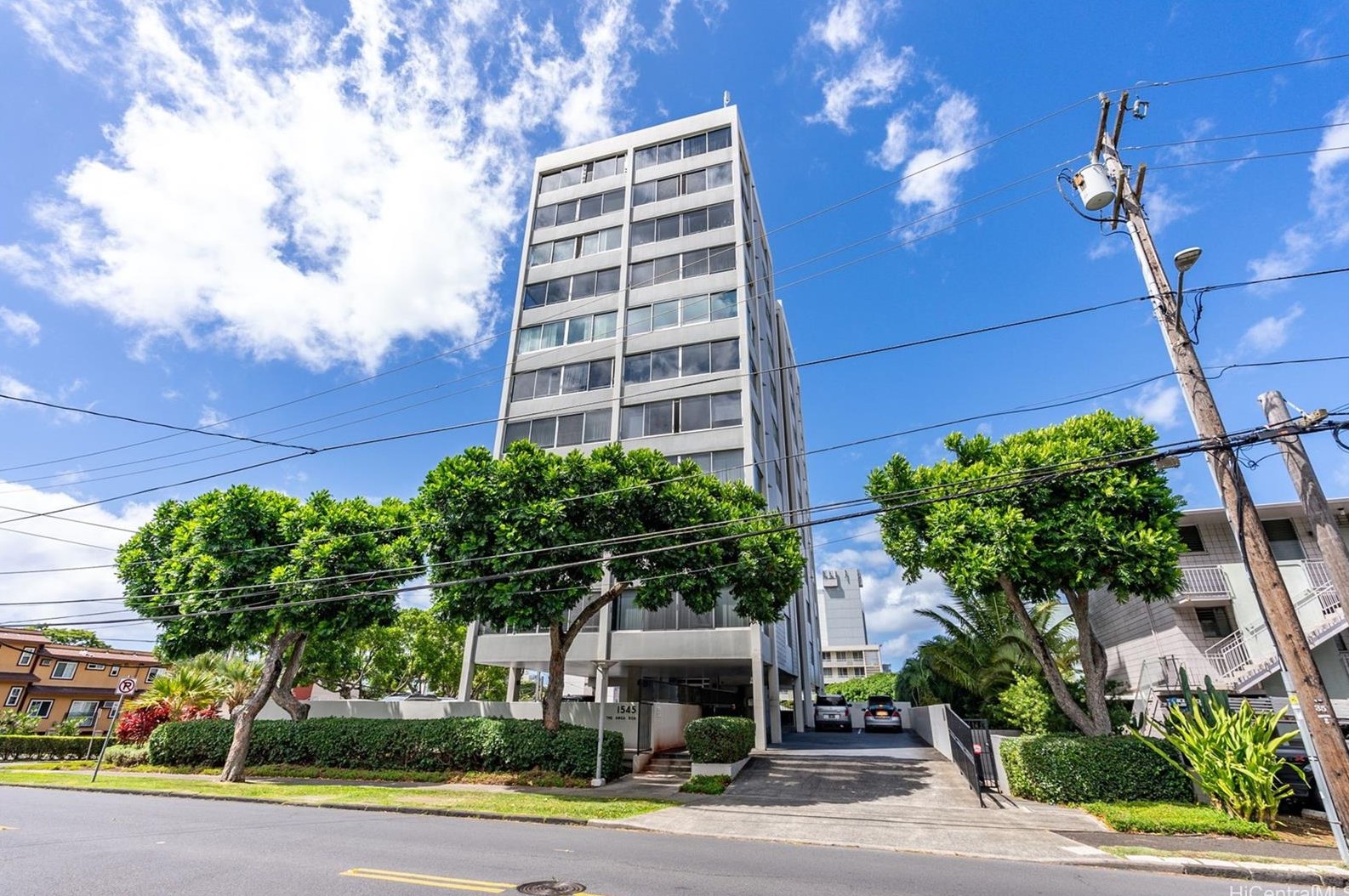 1545 Nehoa St, Honolulu HI  96822-2088 exterior