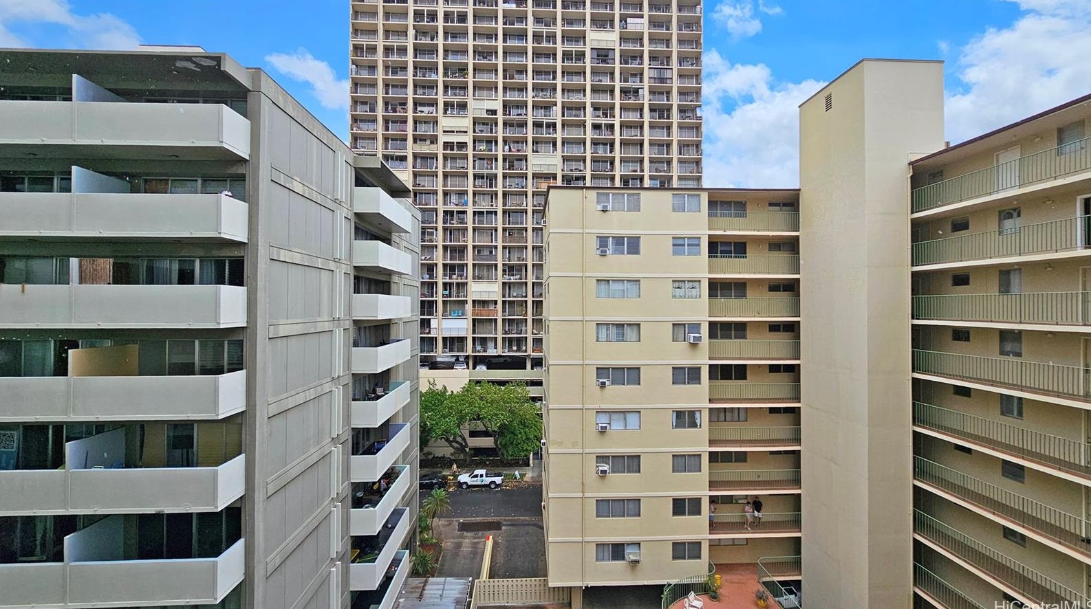 444 Kanekapolei St, Honolulu HI  96815-3038 exterior