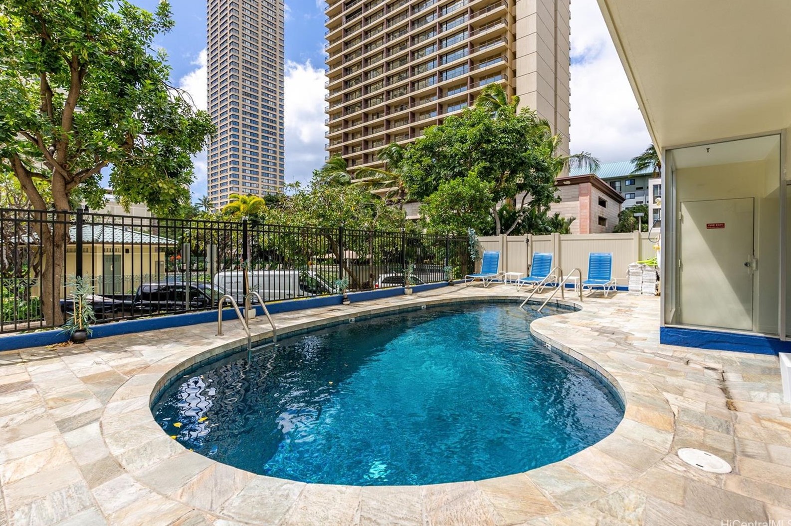 2085 Ala Wai Blvd, Honolulu HI  96815-2149 exterior