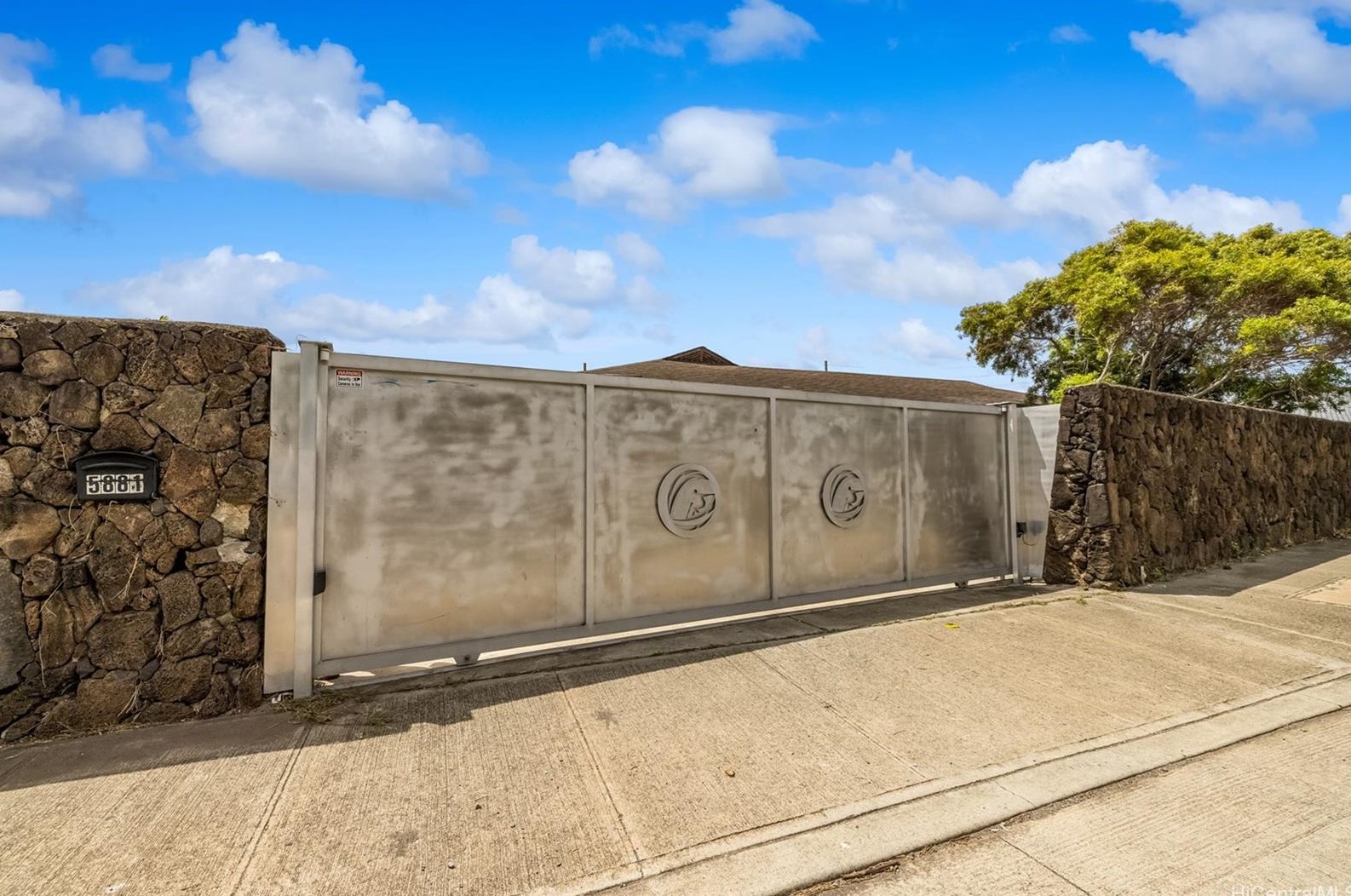 5881 Kalanianaole Hwy, Honolulu HI  96821-2331 exterior