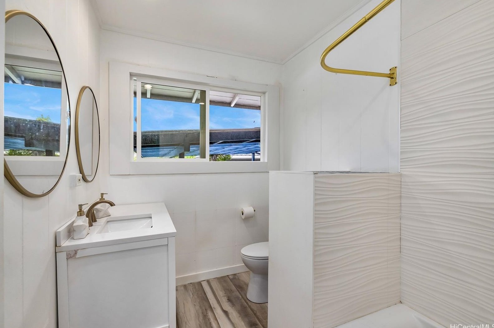 5881 Kalanianaole Hwy, Honolulu HI  96821-2331 exterior