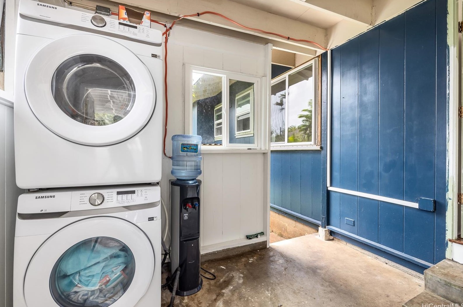 5881 Kalanianaole Hwy, Honolulu HI  96821-2331 exterior