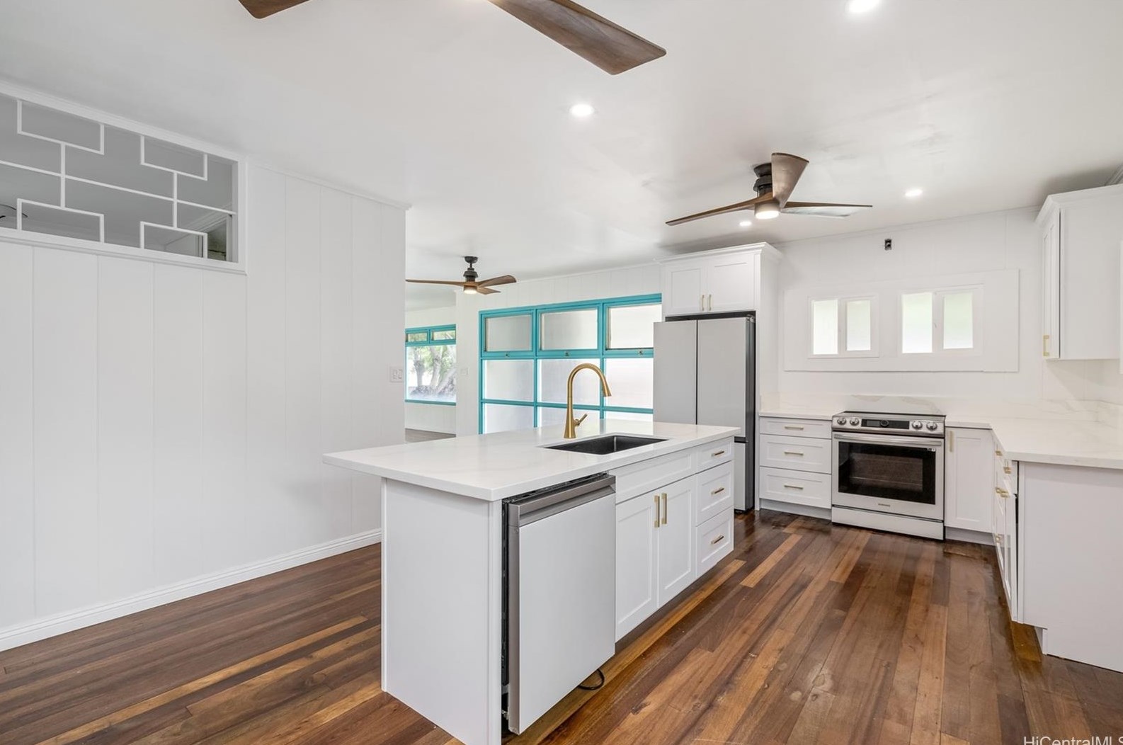 5881 Kalanianaole Hwy, Honolulu HI  96821-2331 exterior