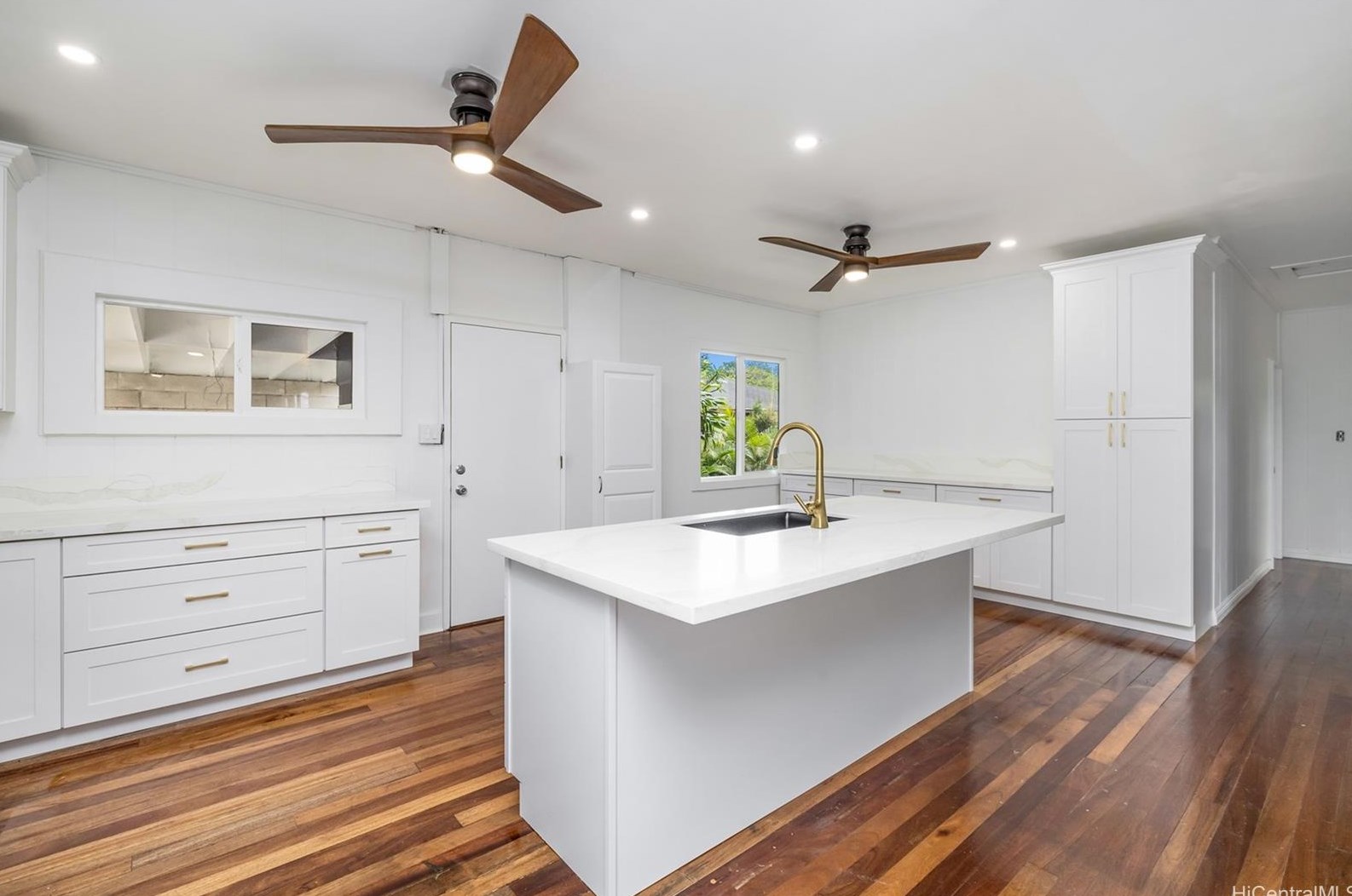 5881 Kalanianaole Hwy, Honolulu HI  96821-2331 exterior