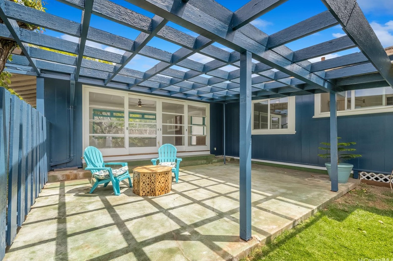 5881 Kalanianaole Hwy, Honolulu HI  96821-2331 exterior