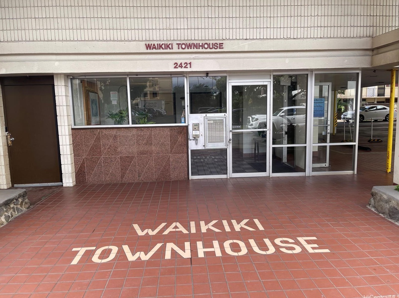 2421 Tusitala St, Honolulu HI  96815-3151 exterior