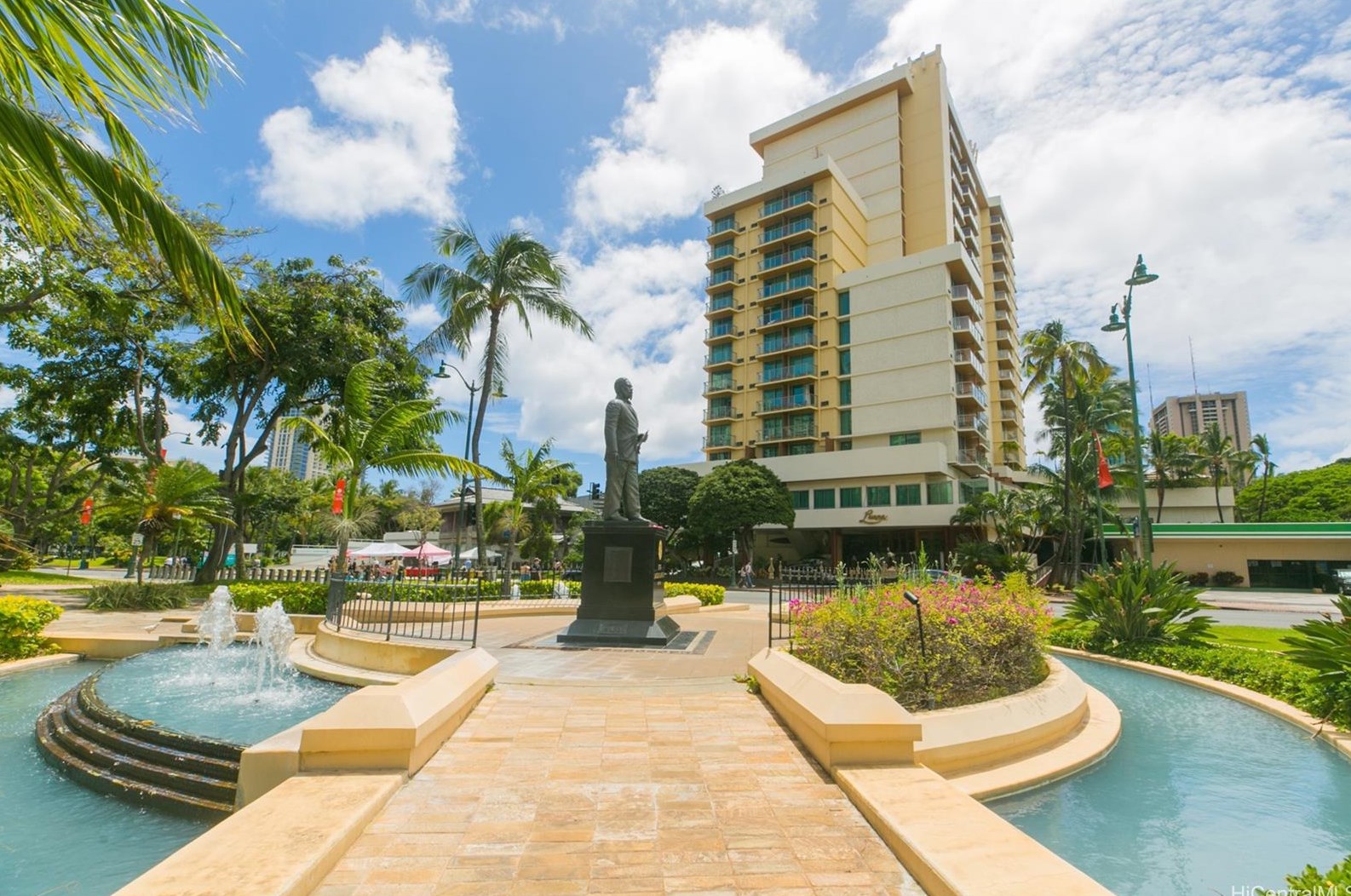 2045 Kalakaua Ave, Honolulu HI  96815-5118 exterior