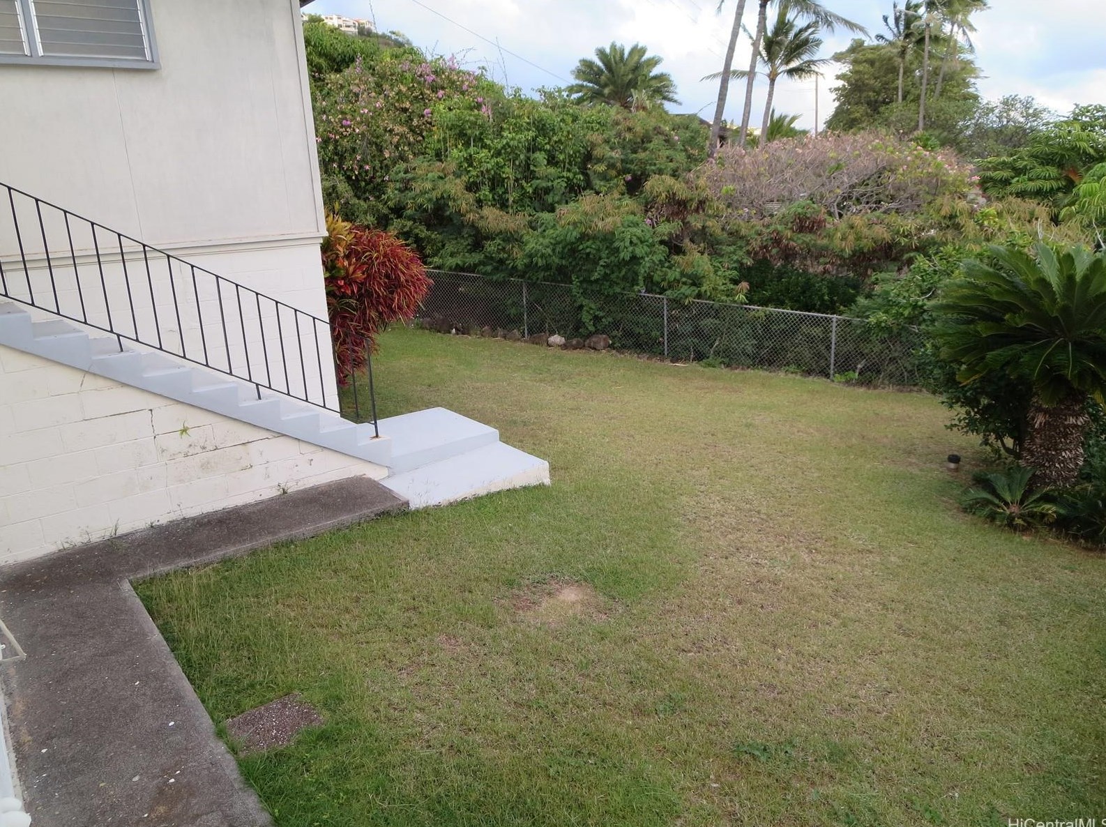 5049 Poola St, Honolulu HI  96821-1533 exterior