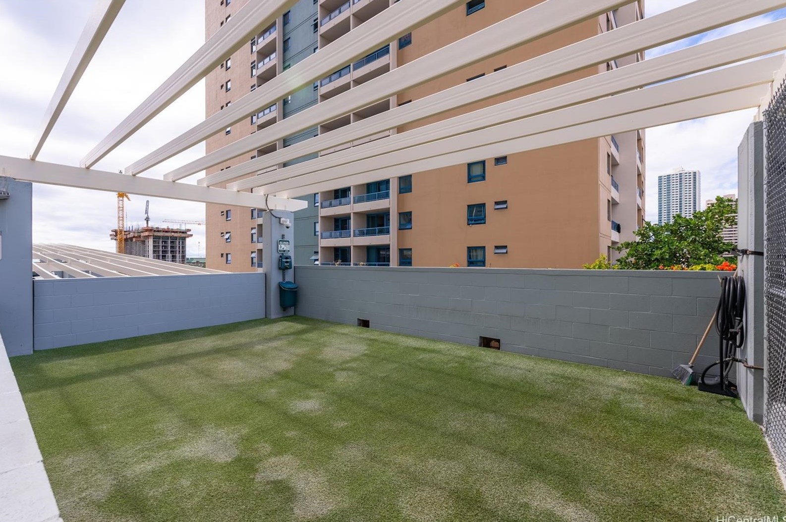 988 Halekauwila St, Honolulu HI  96814 exterior