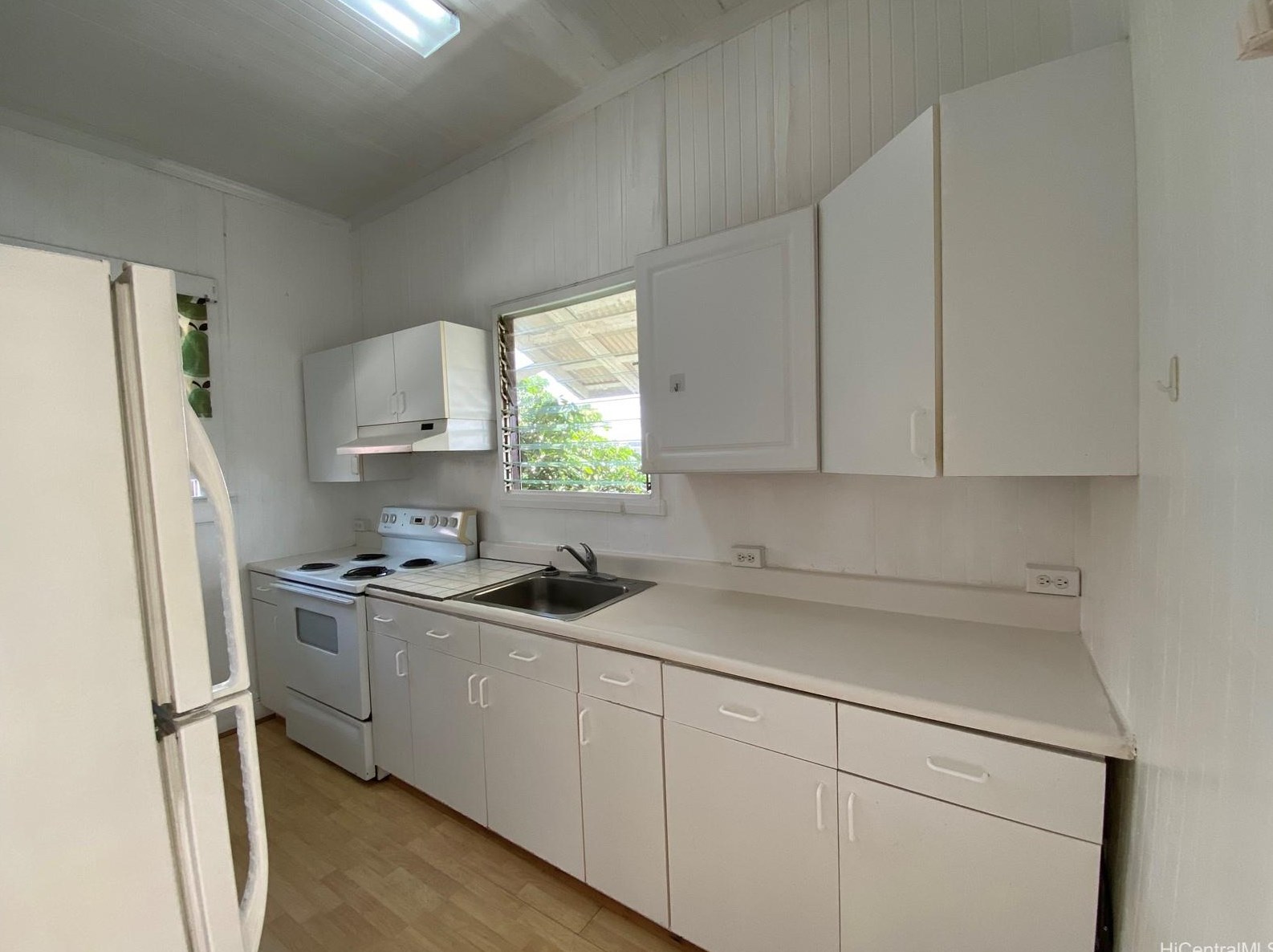 629 Ihe St, Honolulu HI  96817-2240 exterior