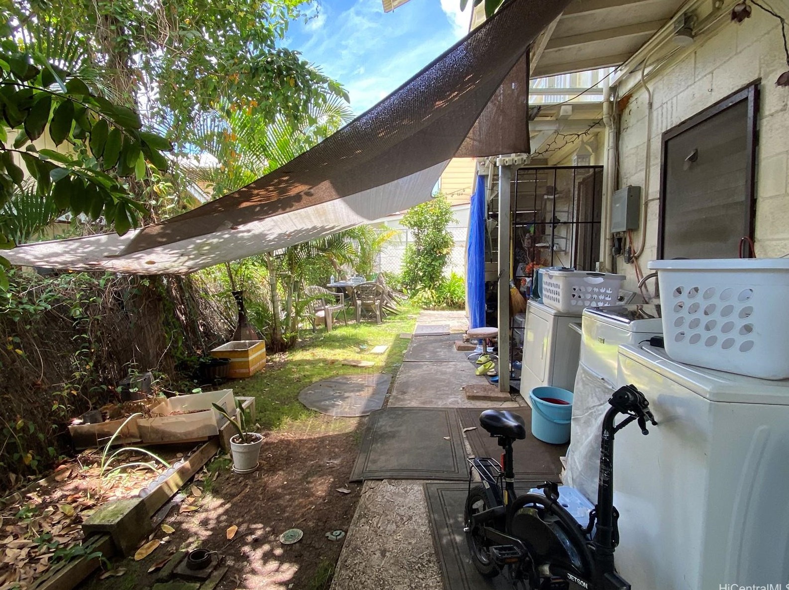 629 Ihe St, Honolulu HI  96817-2240 exterior