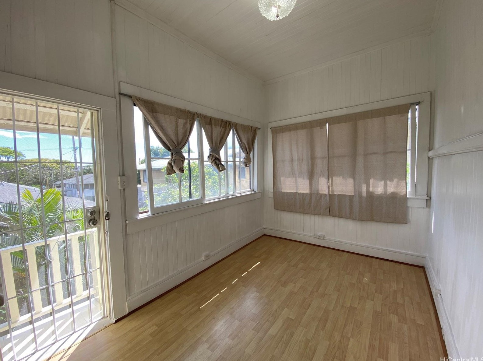 629 Ihe St, Honolulu HI  96817-2240 exterior