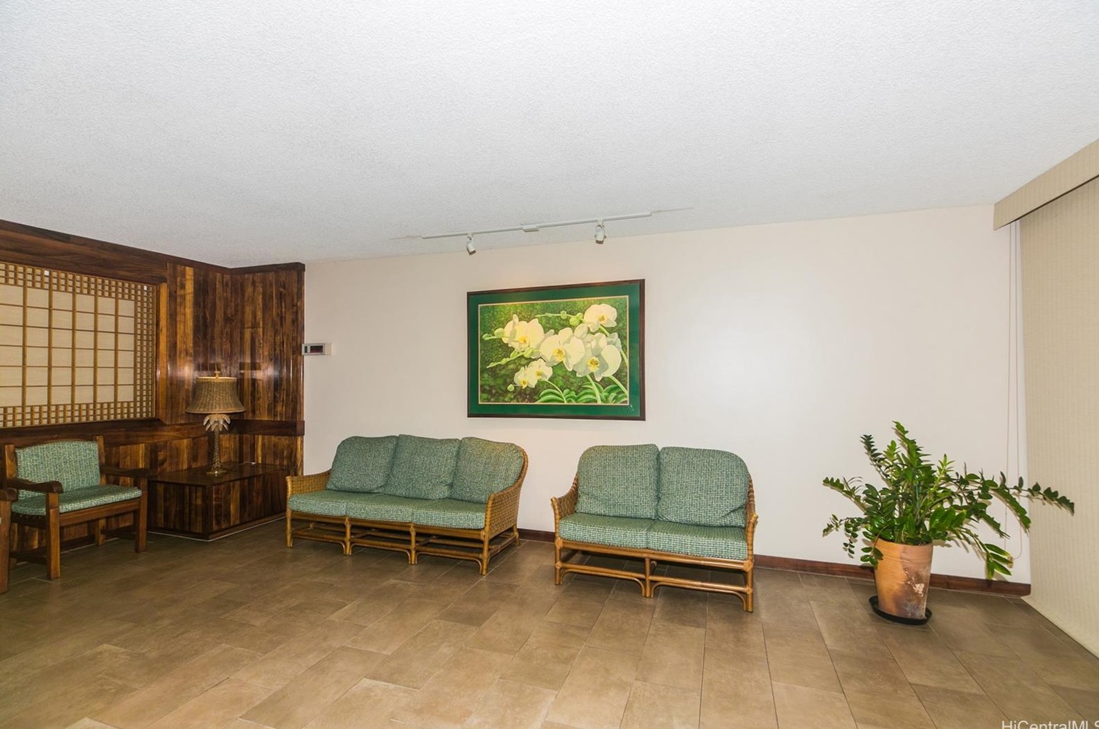 920 Ward Ave, Honolulu HI  96814-2115 exterior