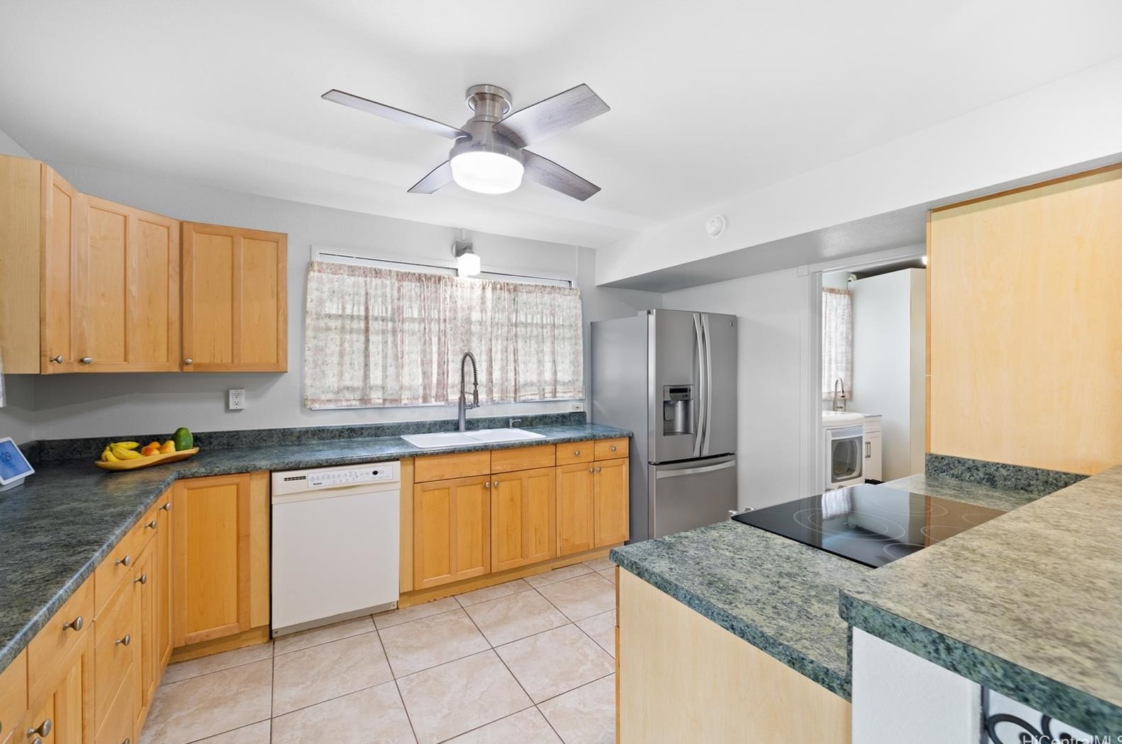 547 Oneawa St, Kailua HI  96734-2231 exterior