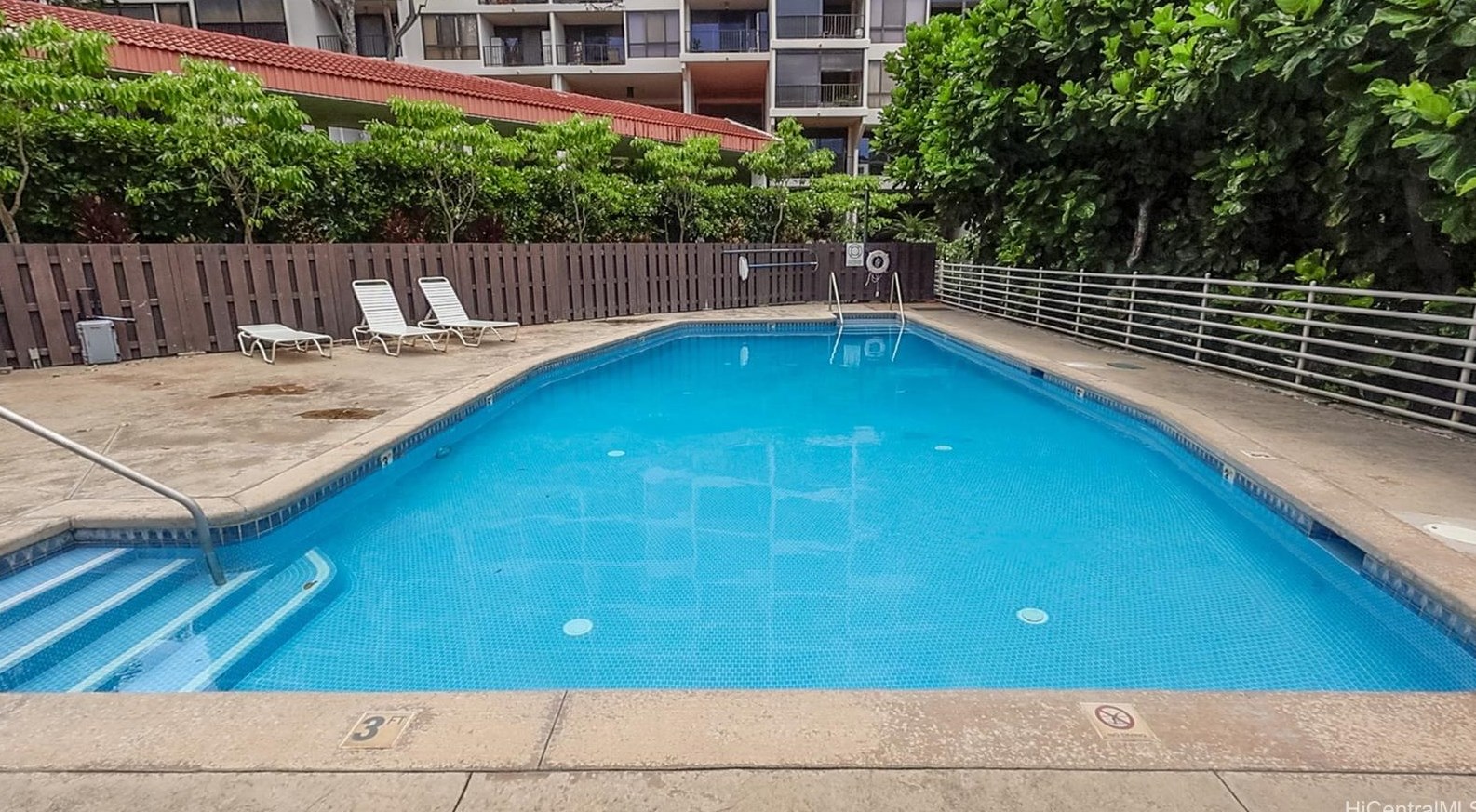 3138 Waialae Ave, Honolulu HI  96816-1535 exterior