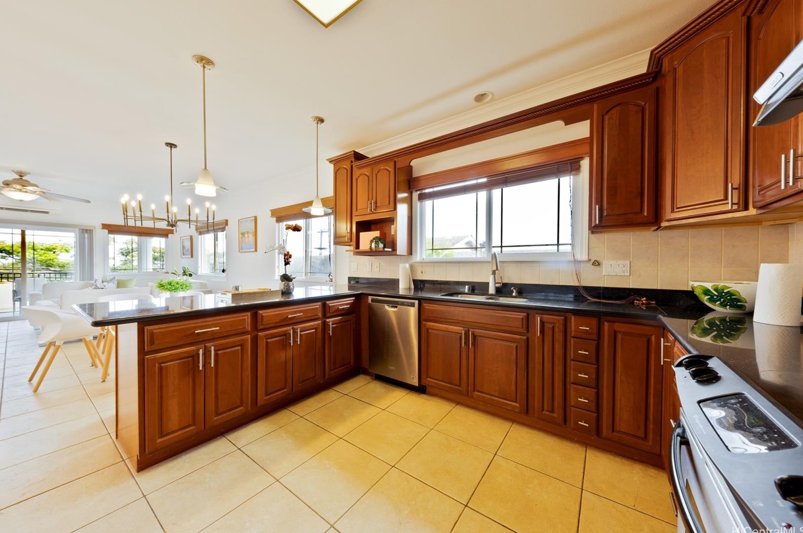 838 22nd Ave, Honolulu HI  96816-4522 exterior