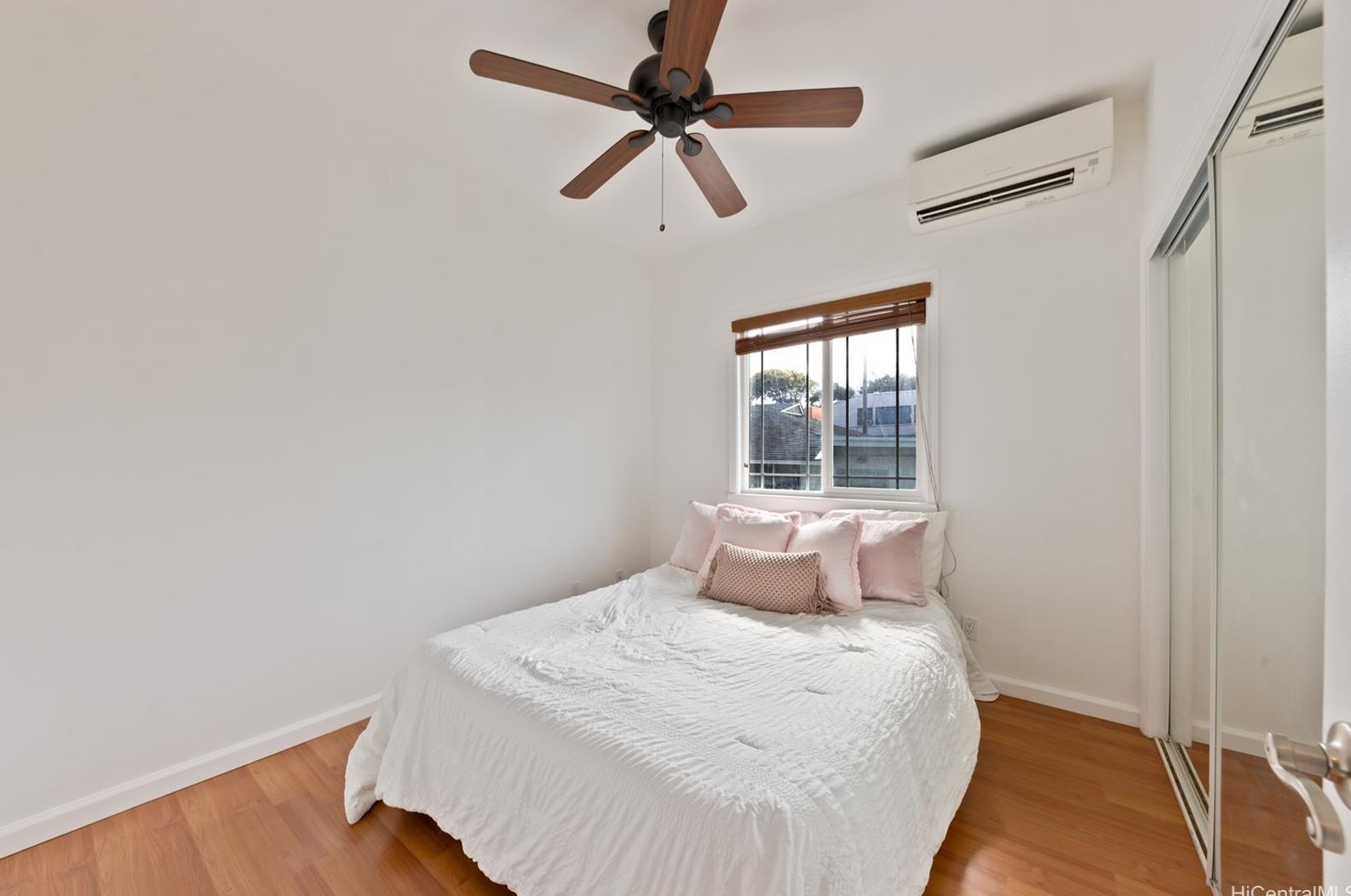 838 22nd Ave, Honolulu HI  96816-4522 exterior