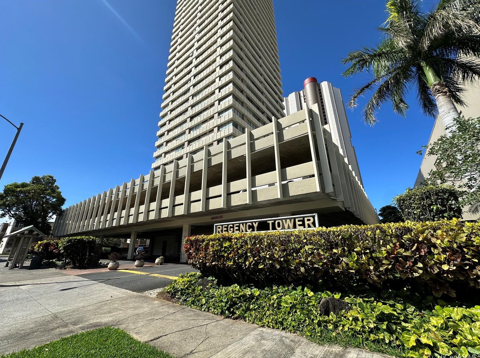 2525 Date St, Honolulu HI  96826-5437 exterior