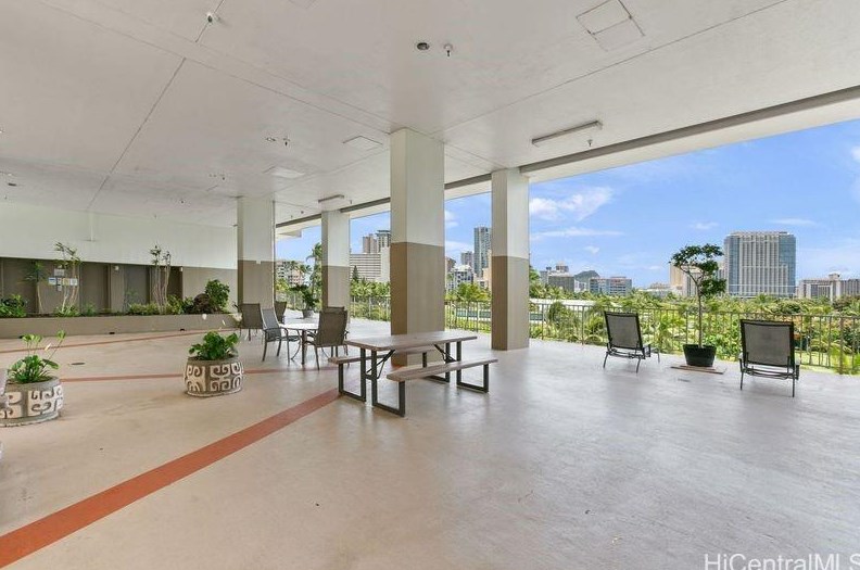 1920 Ala Moana Blvd, Honolulu HI 96815-1865 exterior