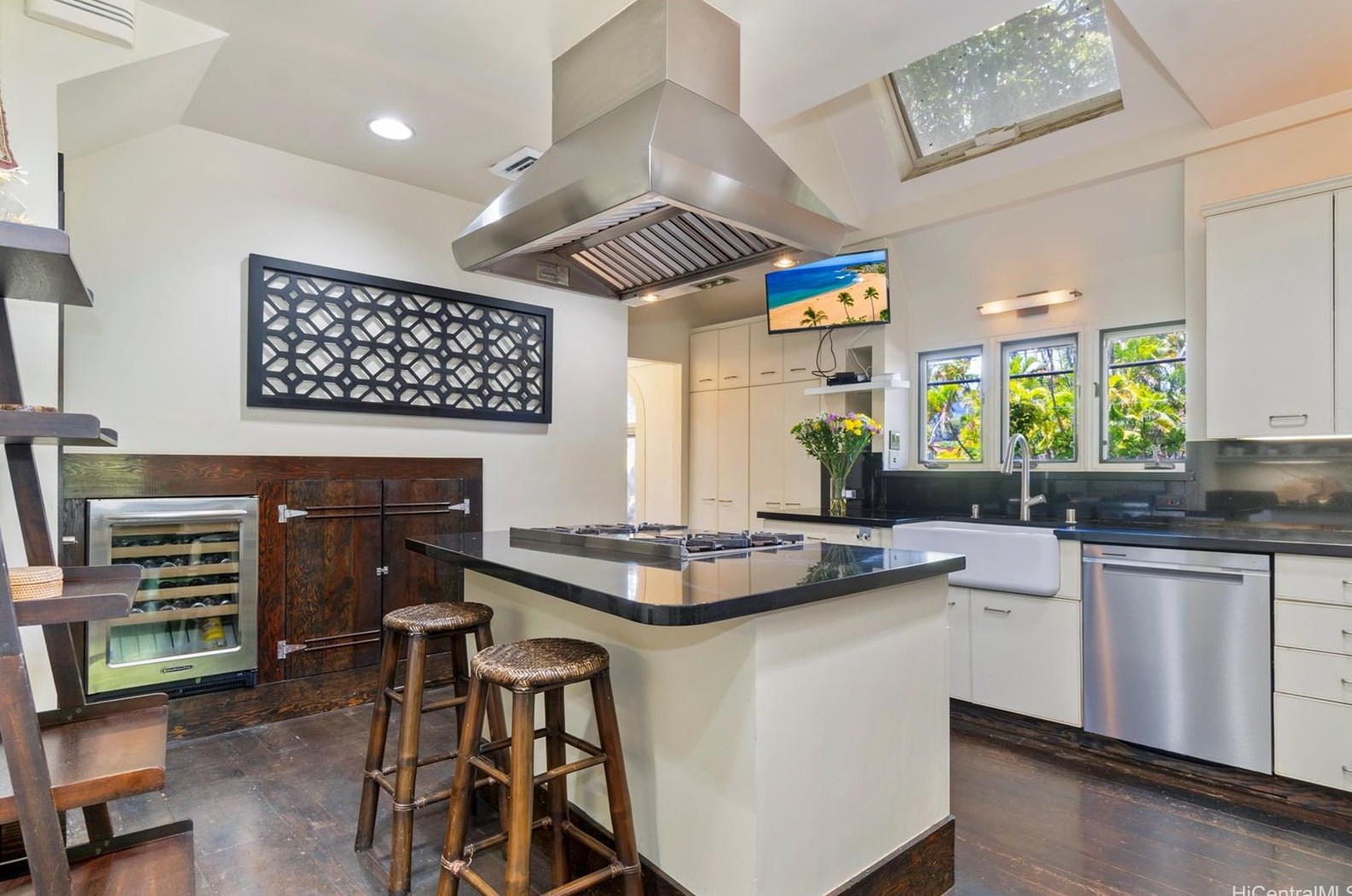 4584 Kahala Ave, Honolulu HI  96816-4950 exterior