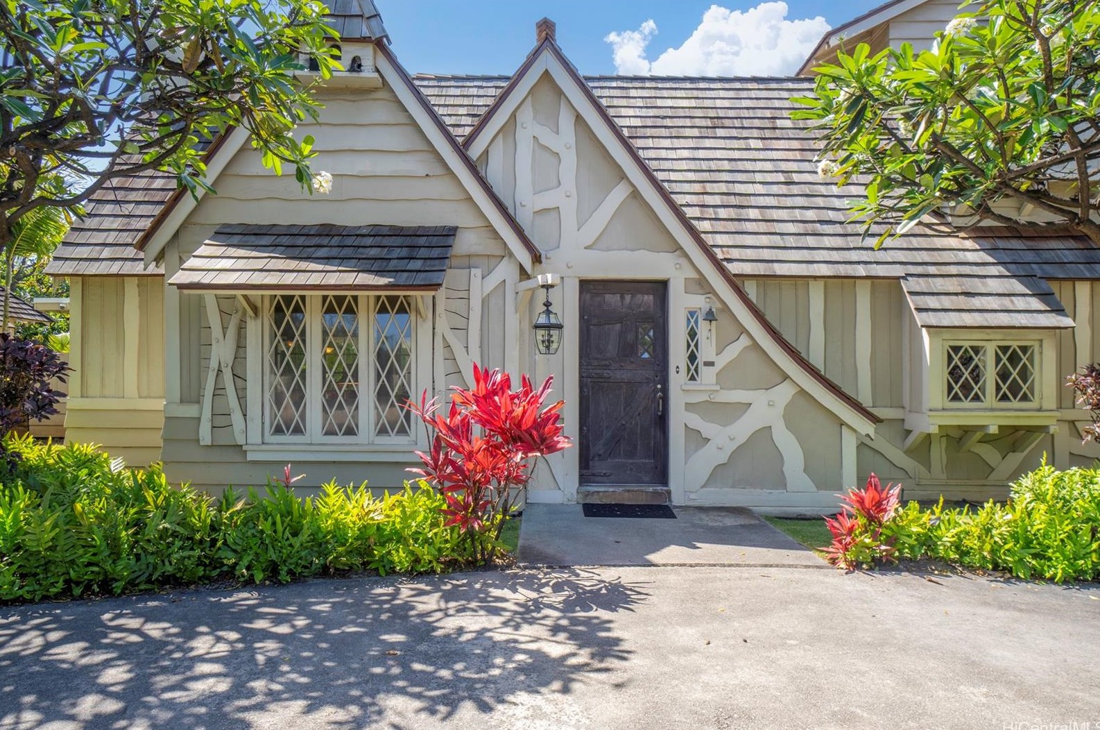 4584 Kahala Ave, Honolulu HI  96816-4950 exterior