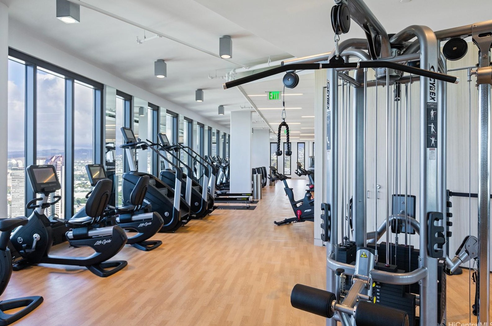 987 Queen St, Honolulu HI  96814-4118 exterior