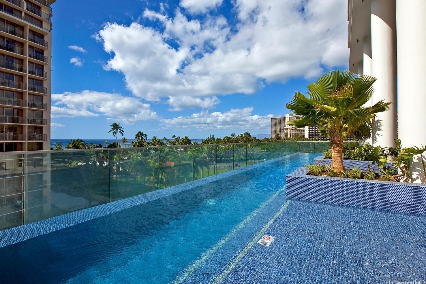 223 Saratoga Rd, Honolulu HI  96815-1942 exterior