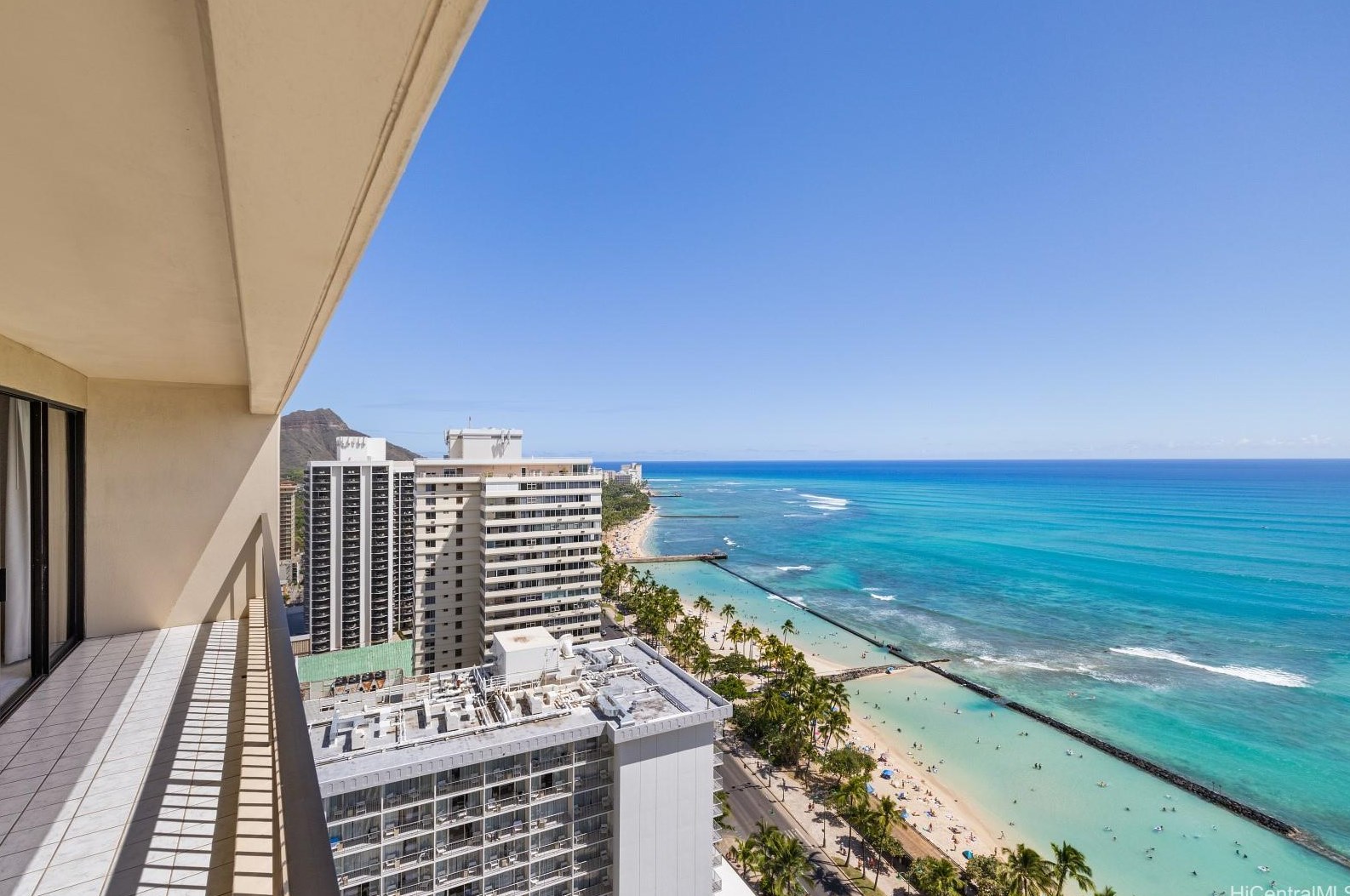 2470 Kalakaua Ave, Honolulu HI  96815-3265 exterior