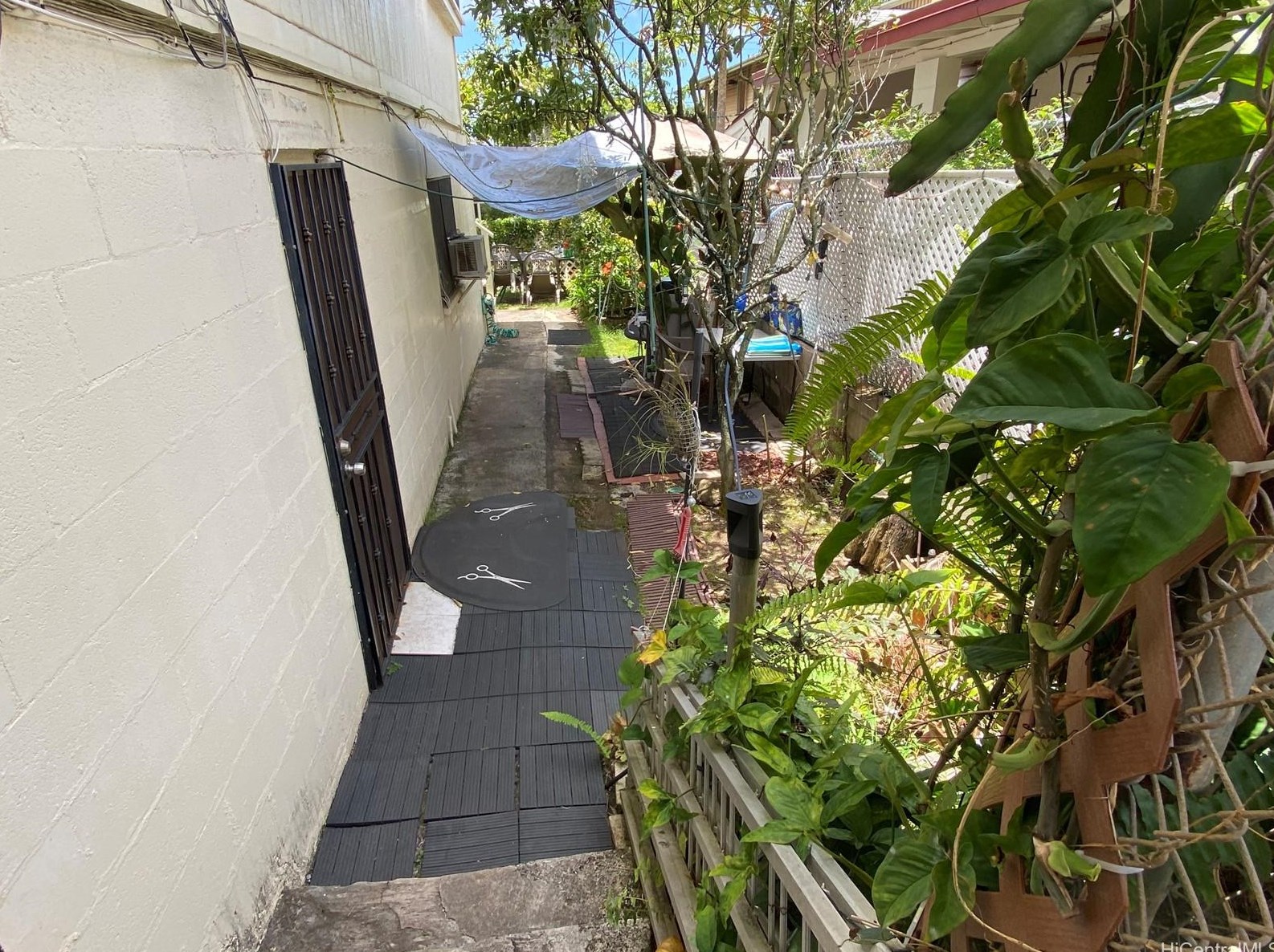 629 Ihe St, Honolulu HI  96817-2240 exterior