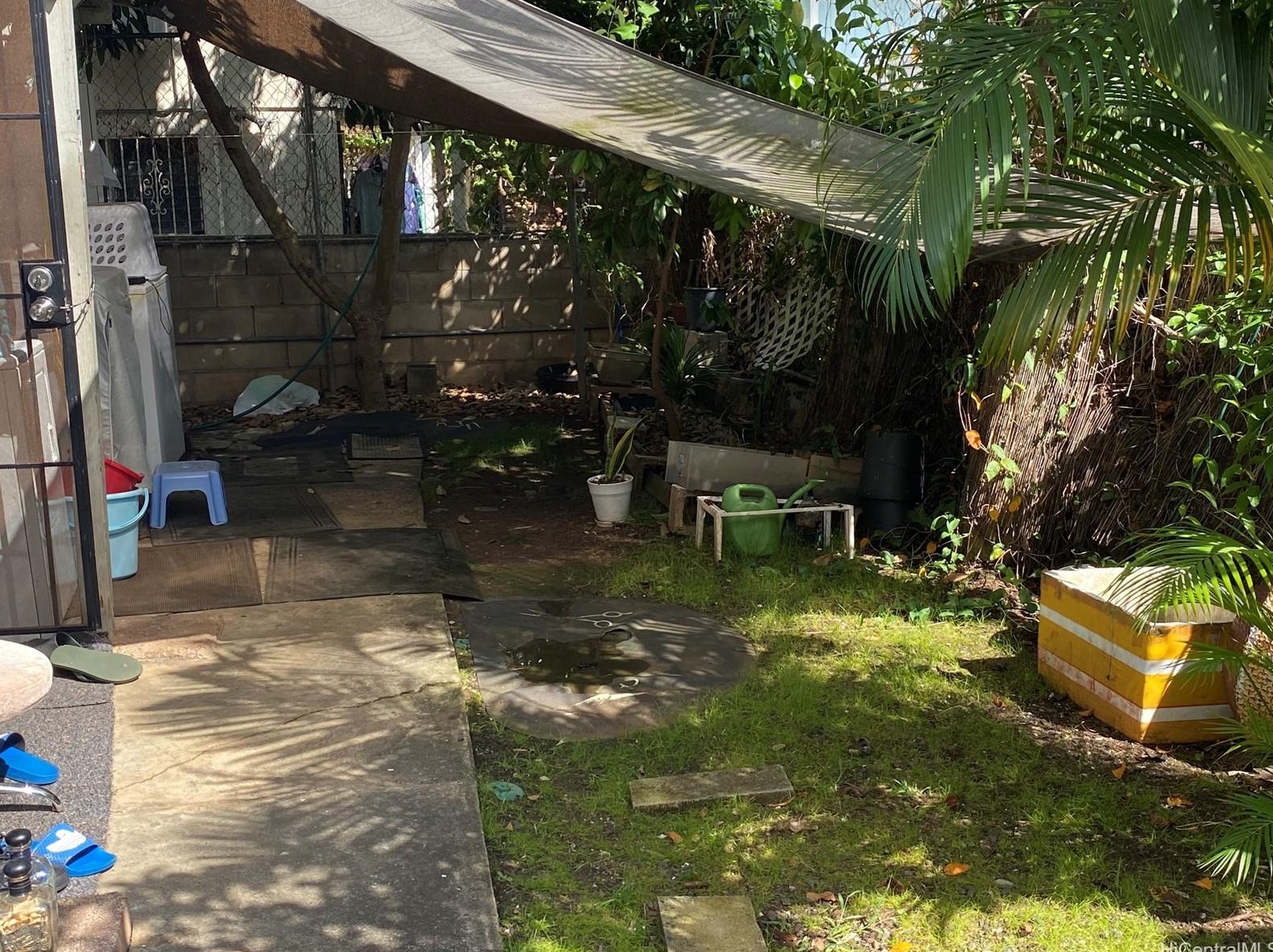 629 Ihe St, Honolulu HI  96817-2240 exterior
