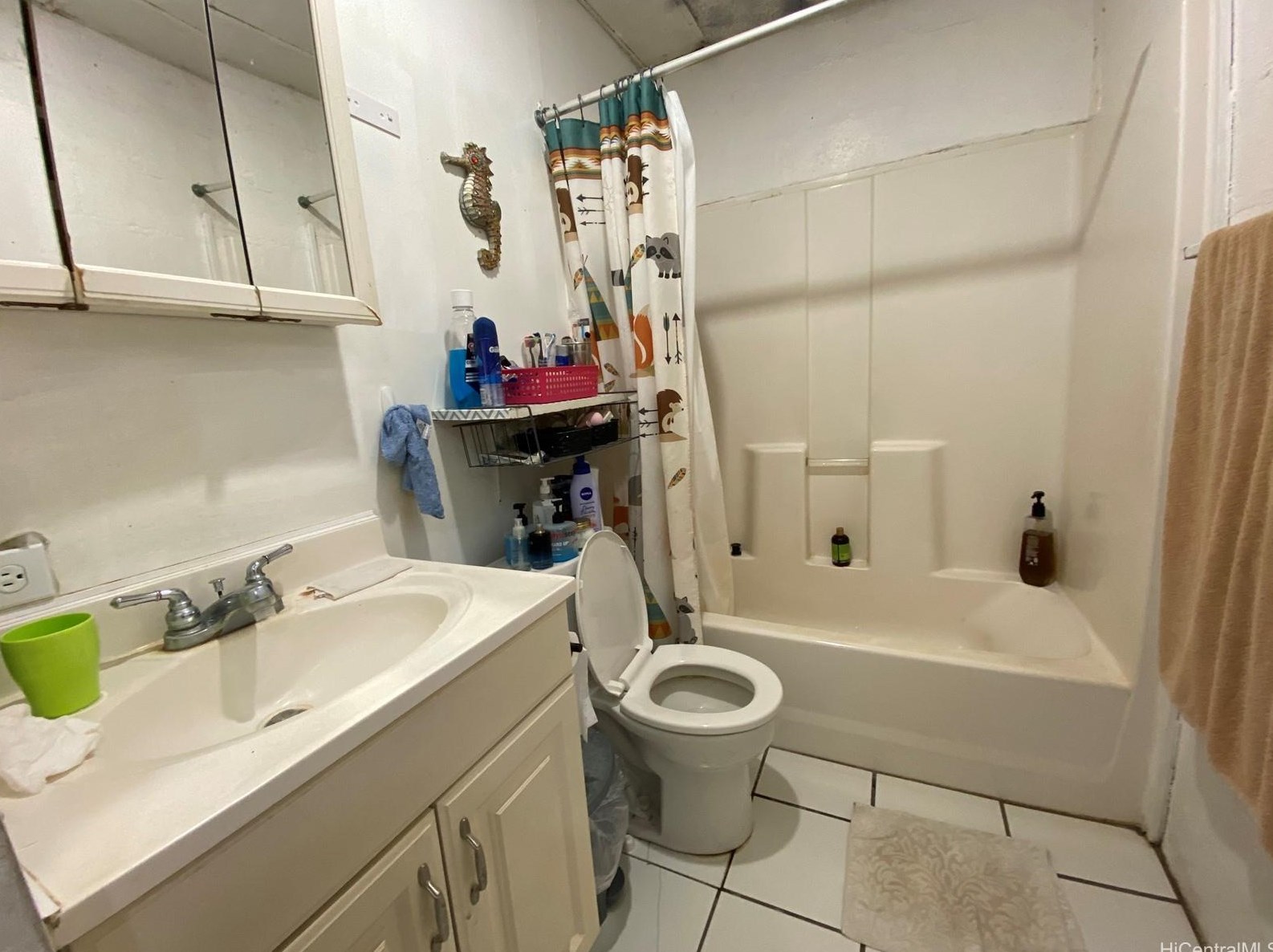 629 Ihe St, Honolulu HI  96817-2240 exterior