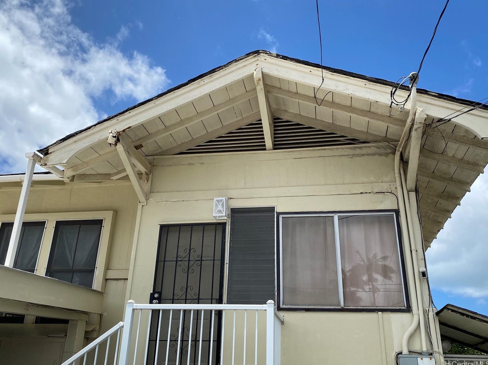 629 Ihe St, Honolulu HI  96817-2240 exterior