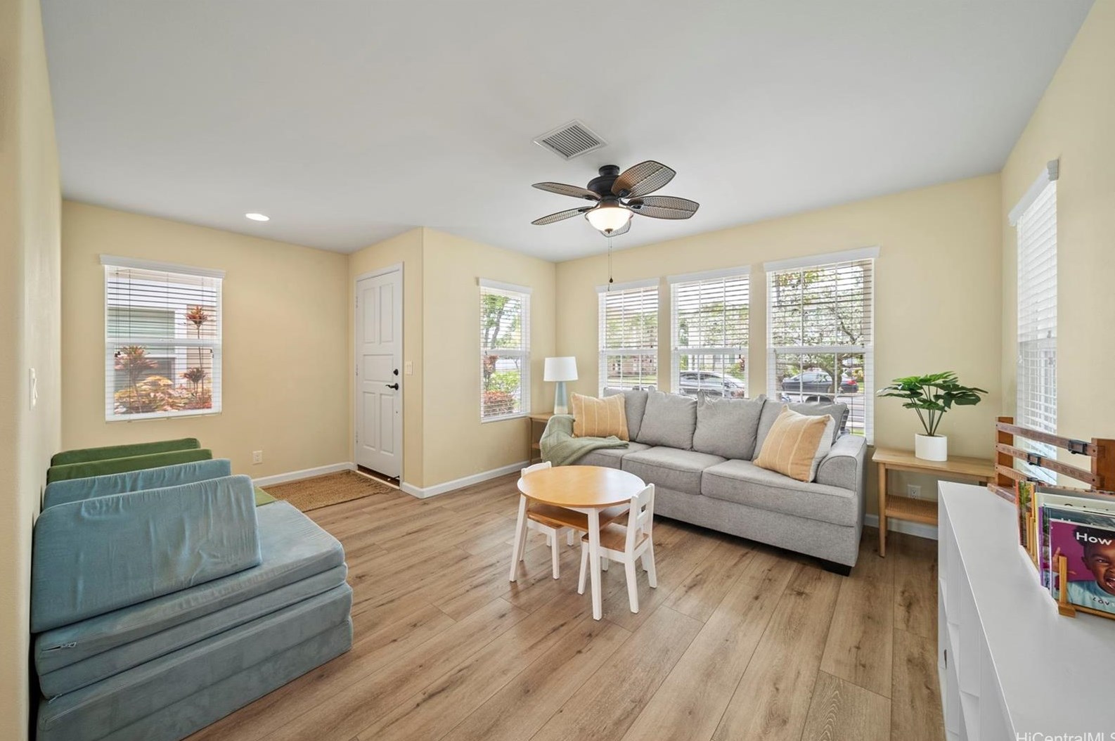 91-1286 Kaileolea Dr, Ewa Beach HI  96706-5033 exterior