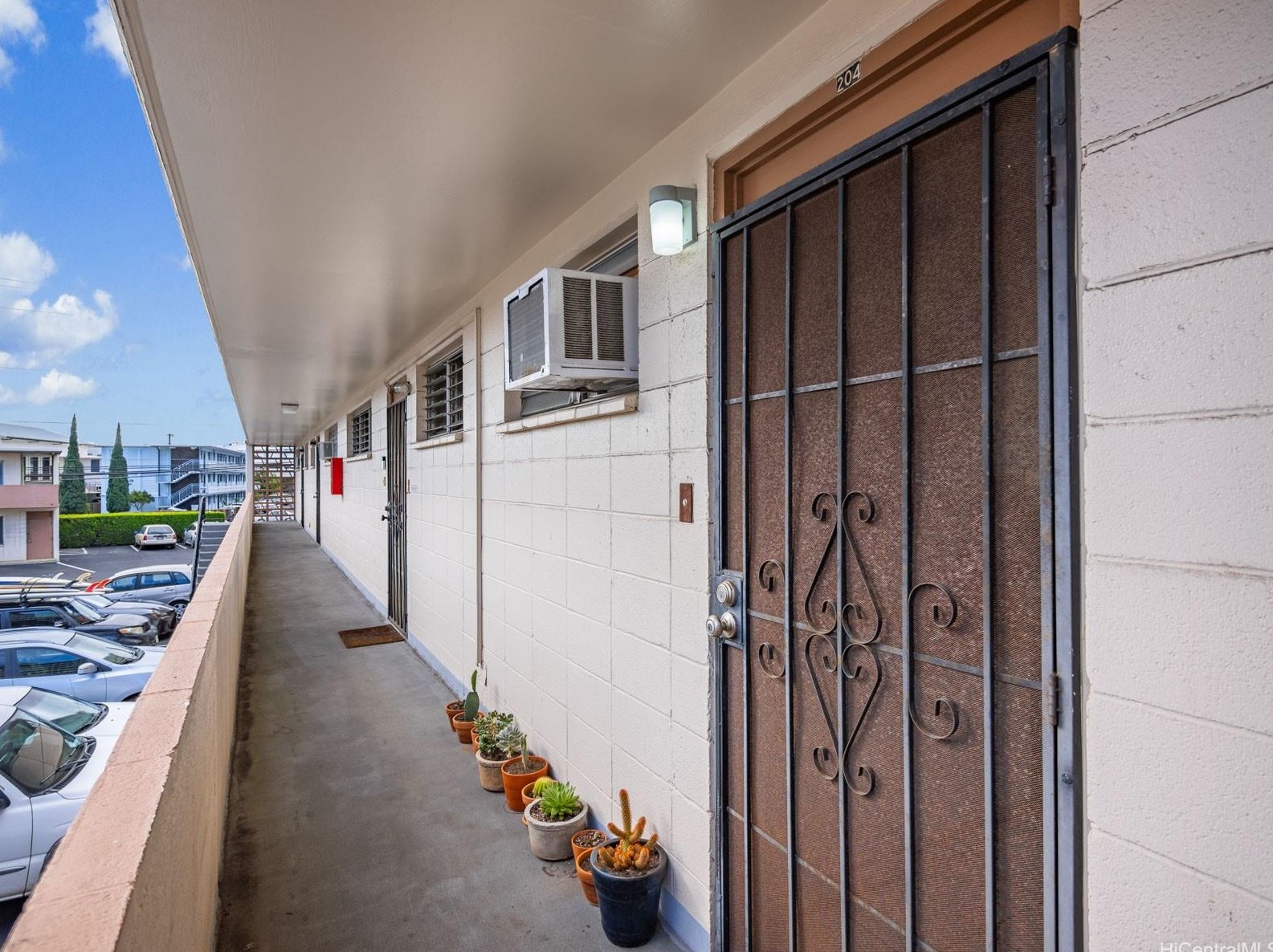 909 University Ave, Honolulu HI  96826-3262 exterior