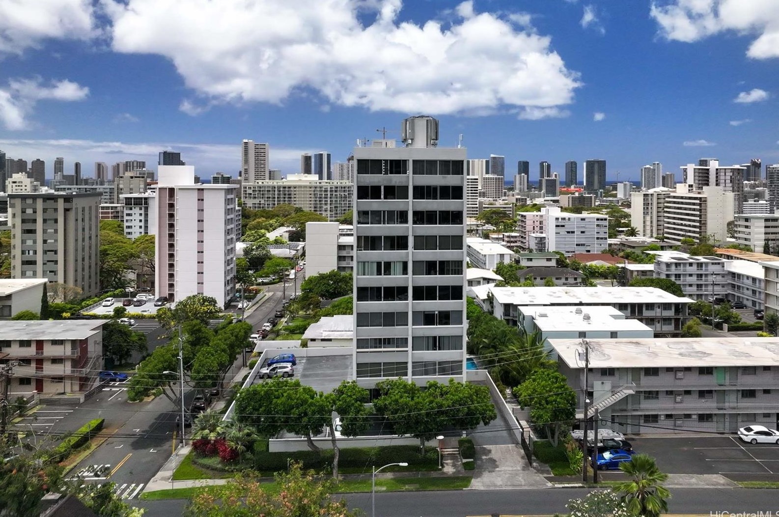 1545 Nehoa St, Honolulu HI  96822-2088 exterior