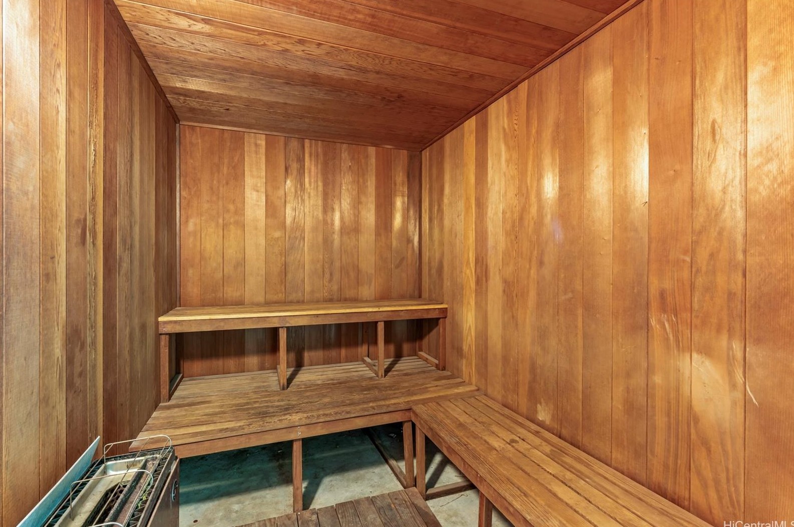 2092 Kuhio Ave, Honolulu HI  96815-2151 exterior