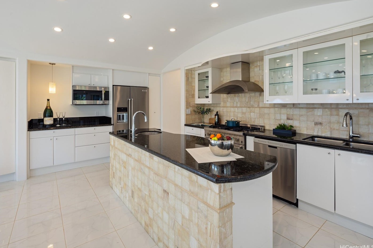 875 Ikena Cir, Honolulu HI  96821-2552 exterior