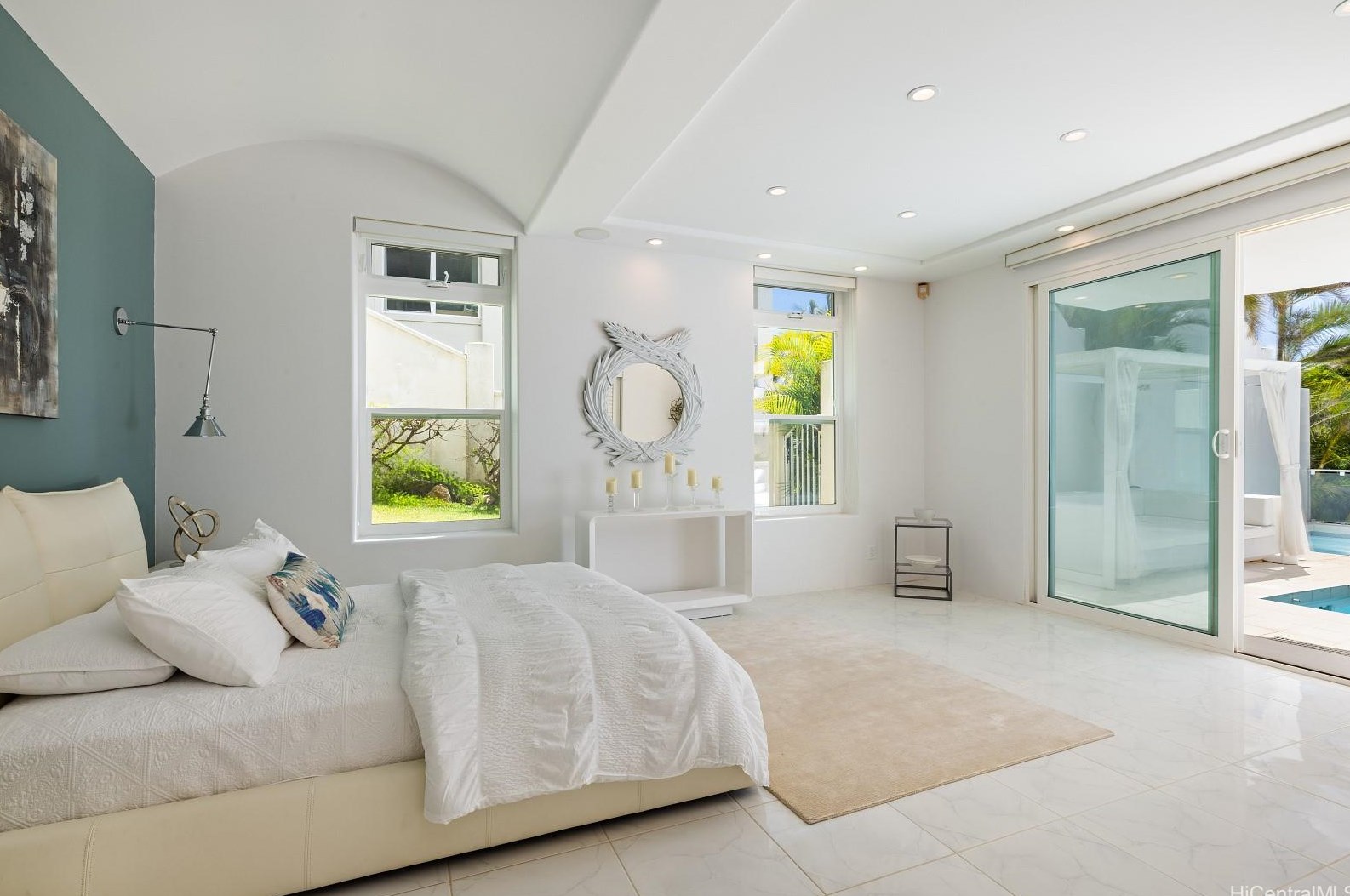 875 Ikena Cir, Honolulu HI  96821-2552 exterior