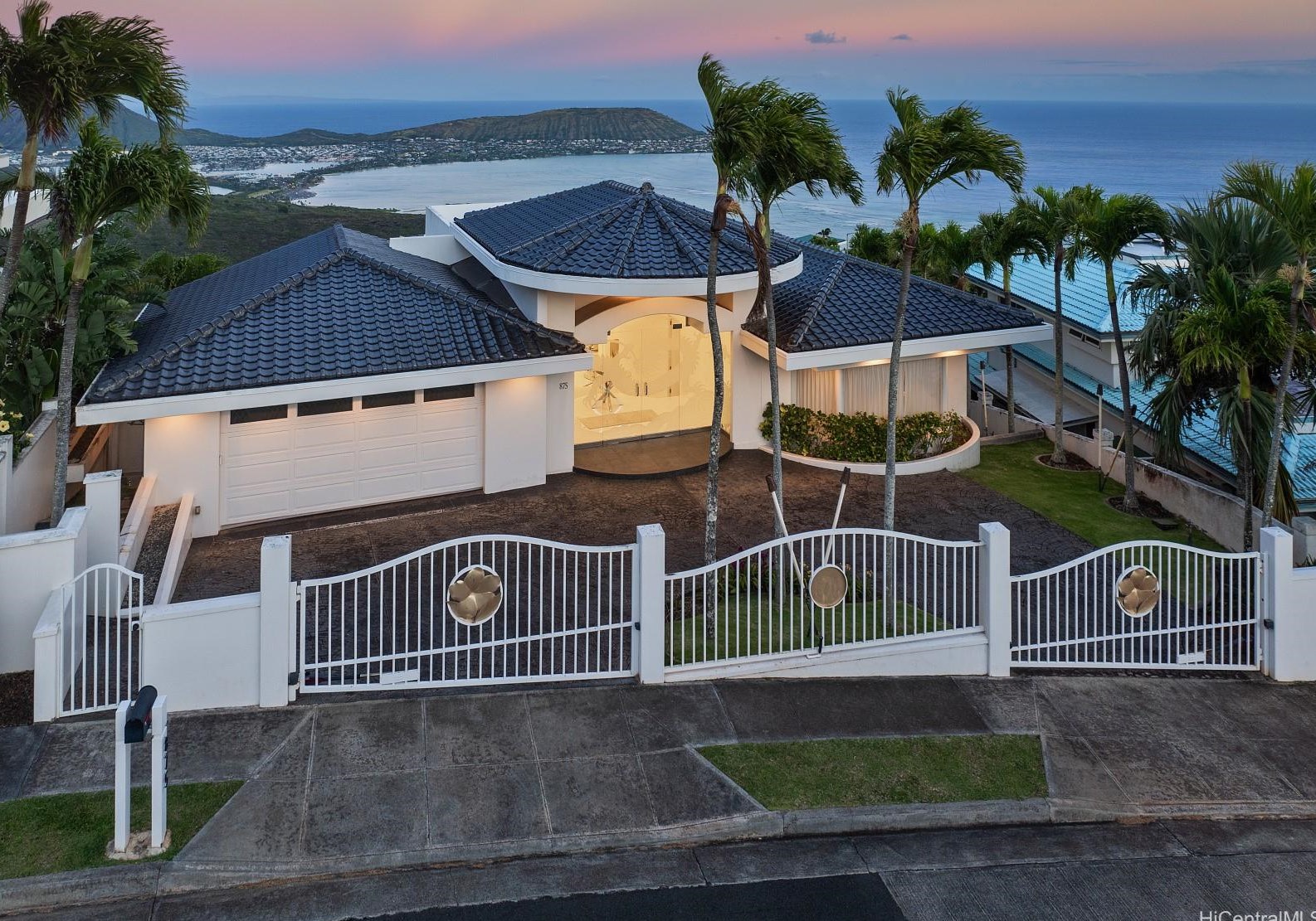 875 Ikena Cir, Honolulu HI  96821-2552 exterior