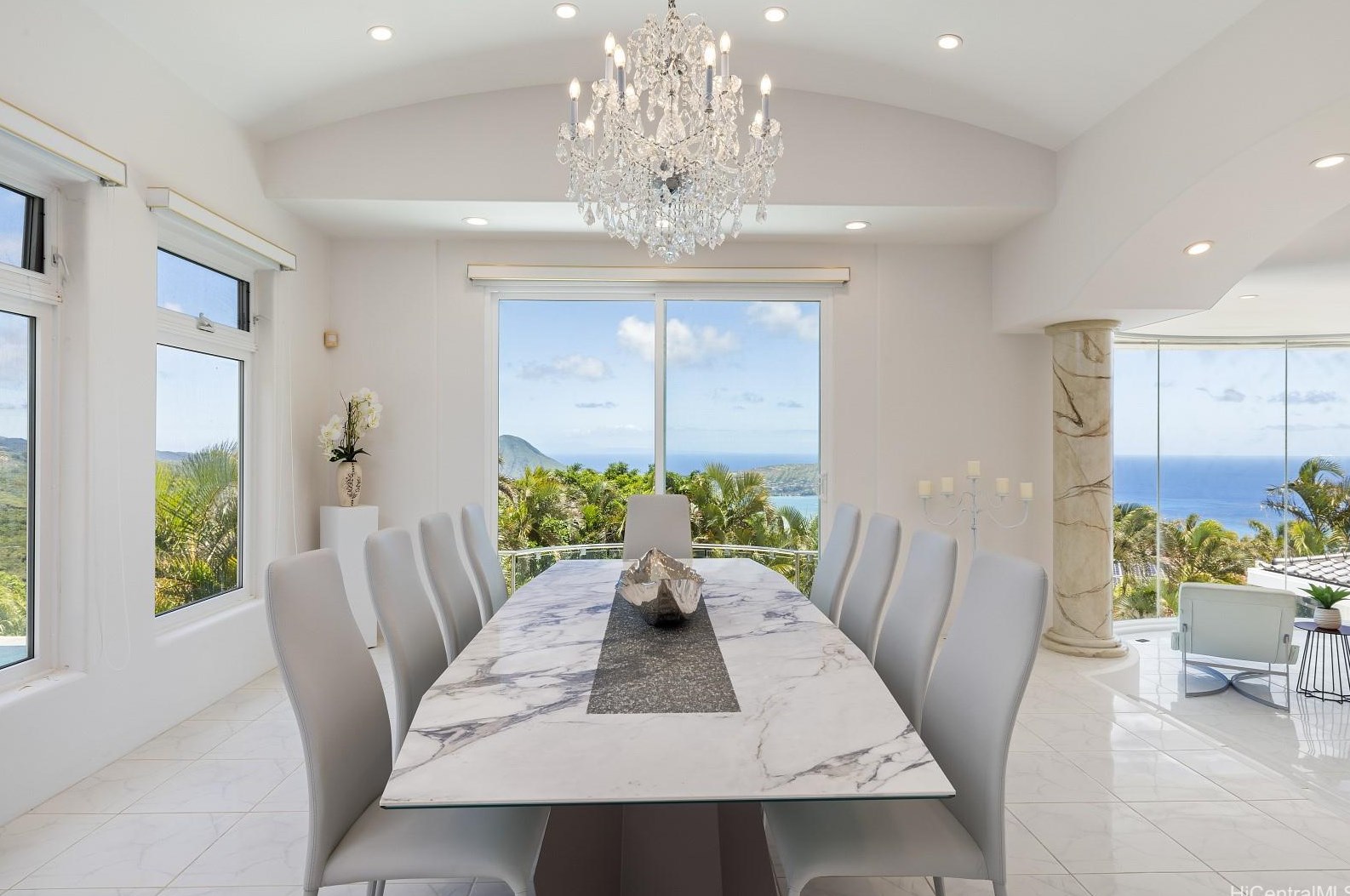 875 Ikena Cir, Honolulu HI  96821-2553 exterior