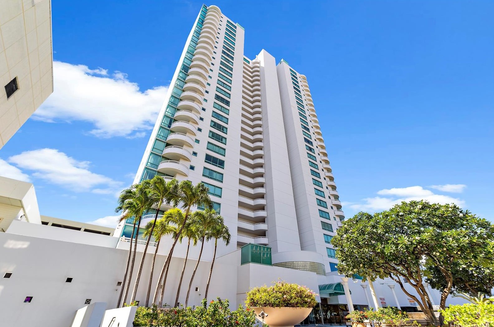 1341 Kapiolani Blvd, Honolulu HI  96814-4530 exterior
