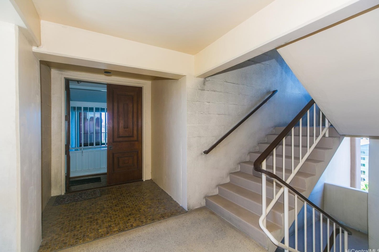 1314 Victoria St, Honolulu HI  96814-1048 exterior