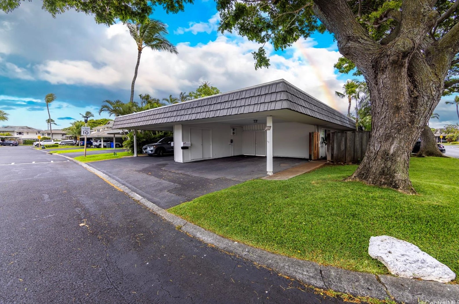301 Opihikao Pl, Honolulu HI  96825-1129 exterior