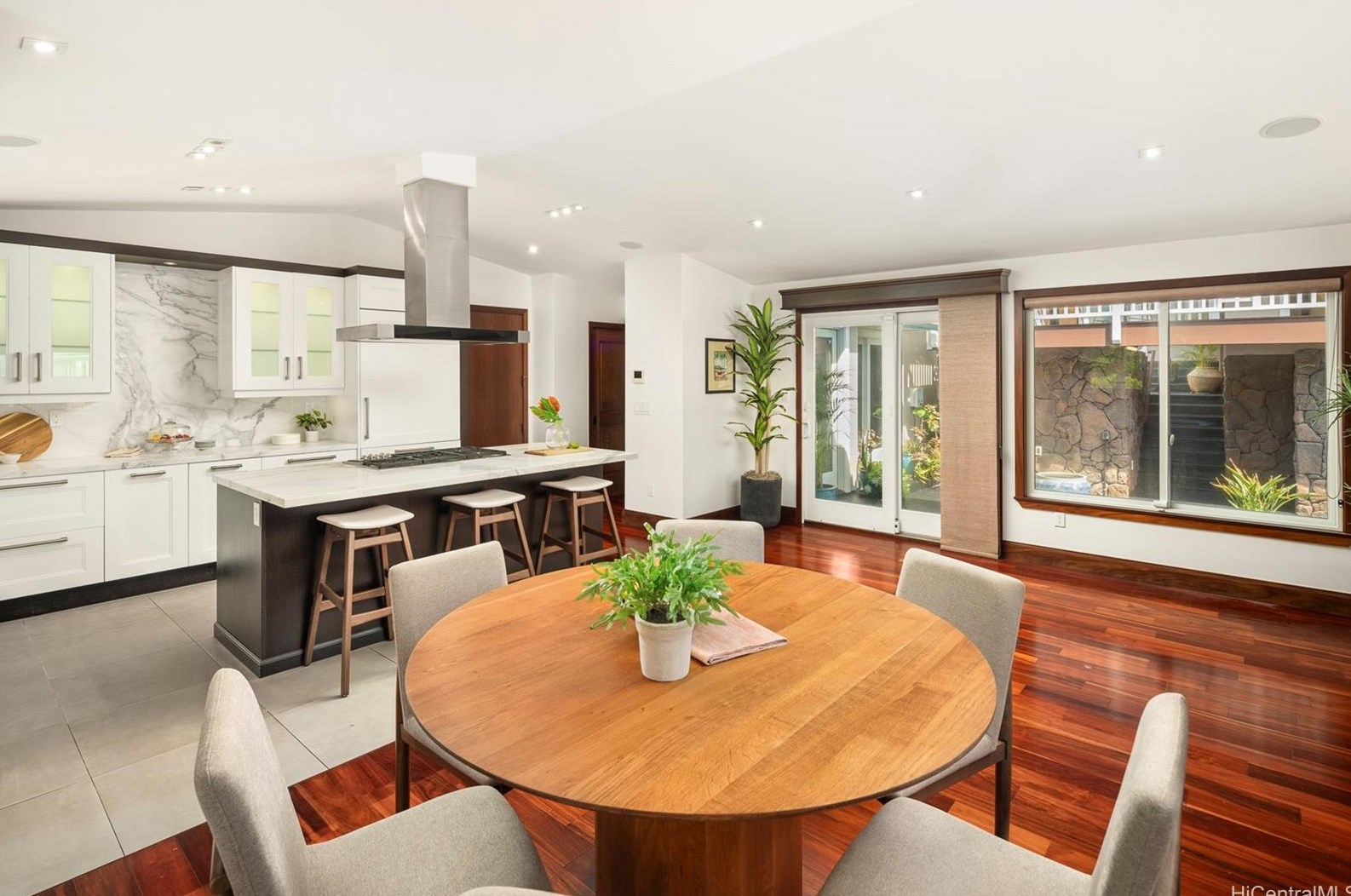 4140 Black Pt Rd, Honolulu HI  96816-4846 exterior