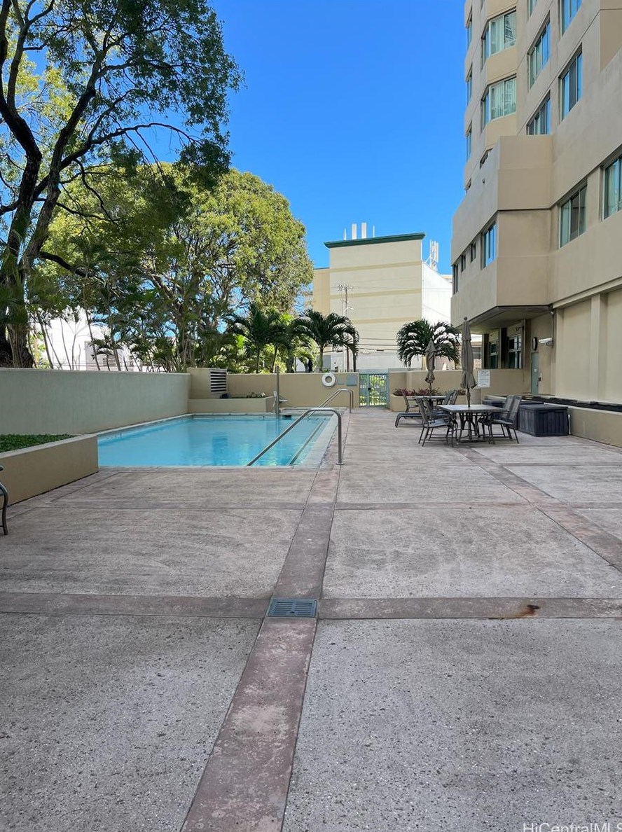 1314 Kalakaua Ave, Honolulu HI  96826-1929 exterior